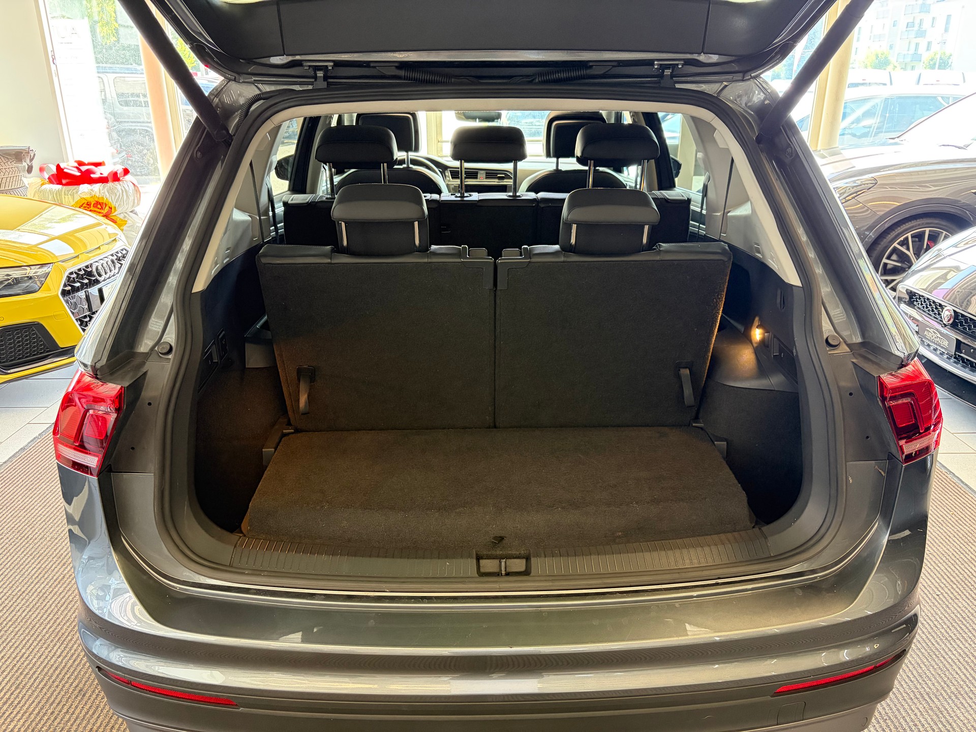 VW Tiguan Allspace 1.5TSI EVO Comfortline DSG | CH | Panorama | Leder Vienna | 7 Sitzer | -image-24