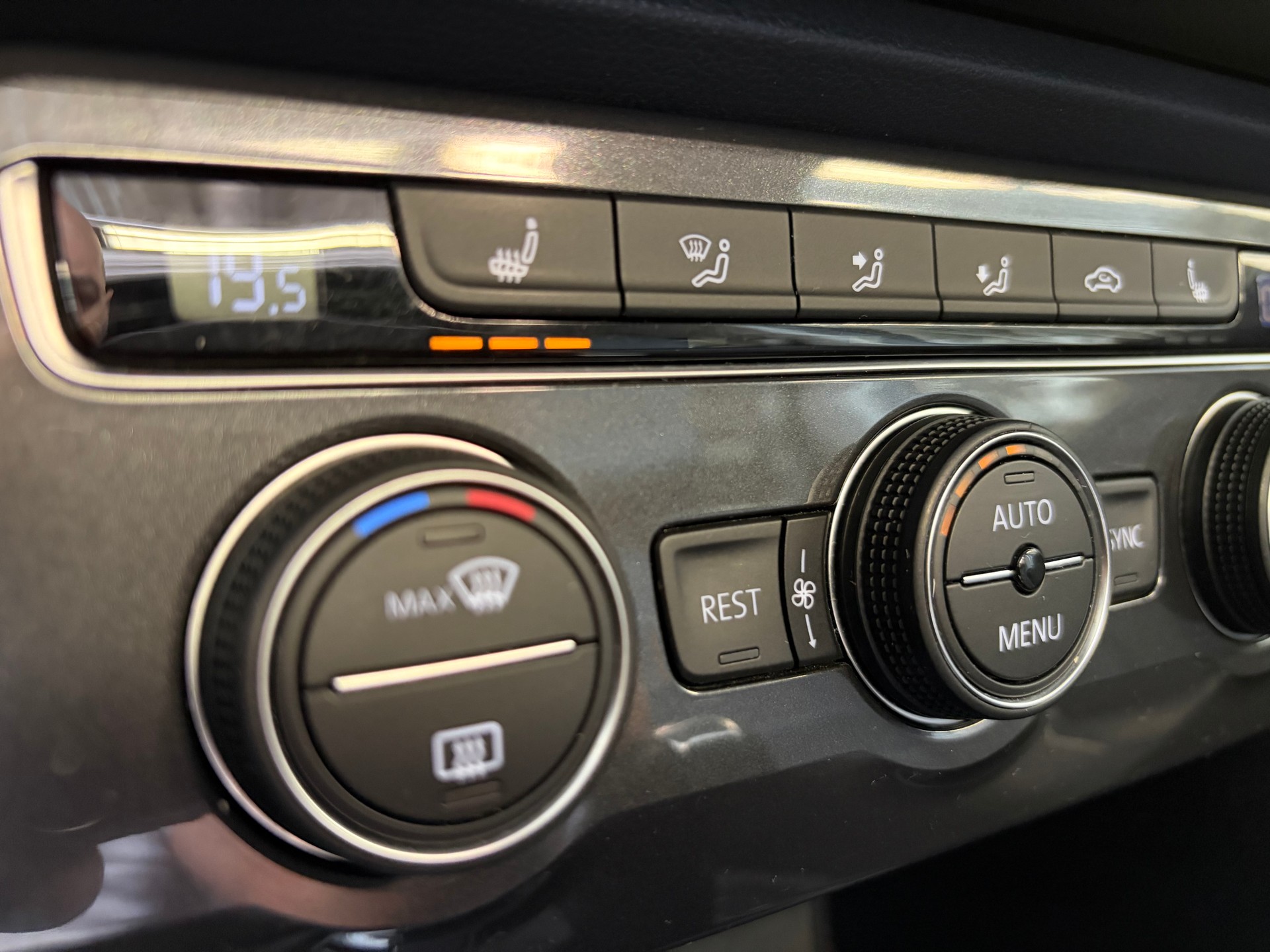 VW Tiguan Allspace 1.5TSI EVO Comfortline DSG | CH | Panorama | Leder Vienna | 7 Sitzer | -image-17