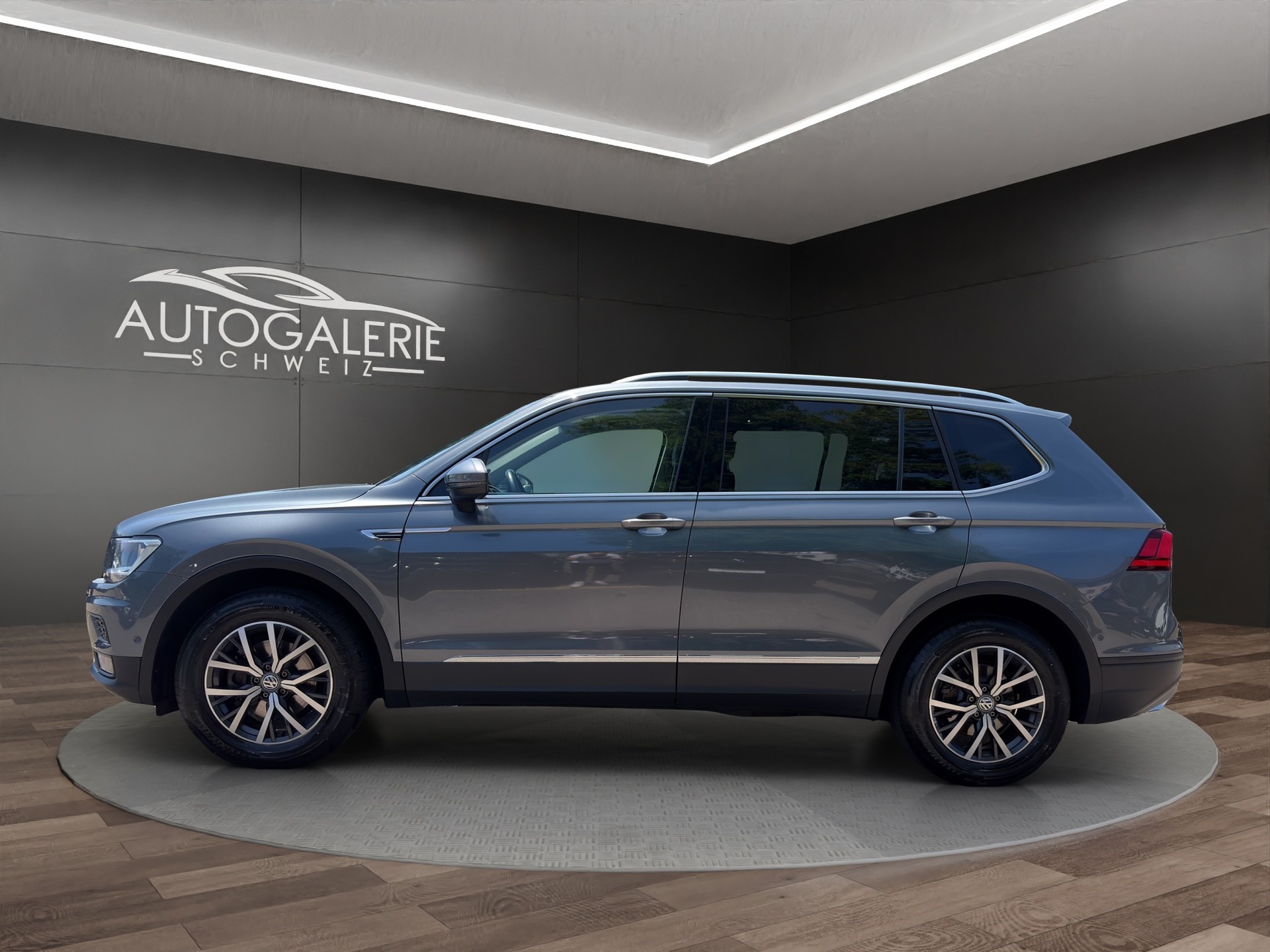 VW Tiguan Allspace 1.5TSI EVO Comfortline DSG | CH | Panorama | Leder Vienna | 7 Sitzer | -image-1