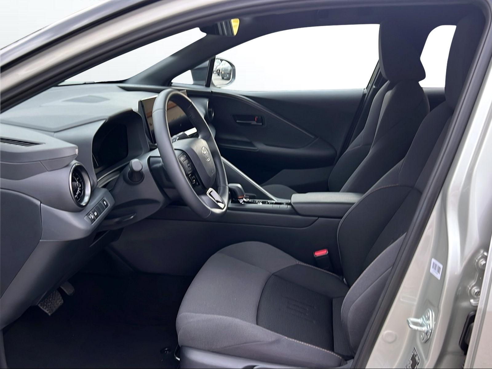 TOYOTA C-HR 2.0 PHEV Swiss Edition-image-3