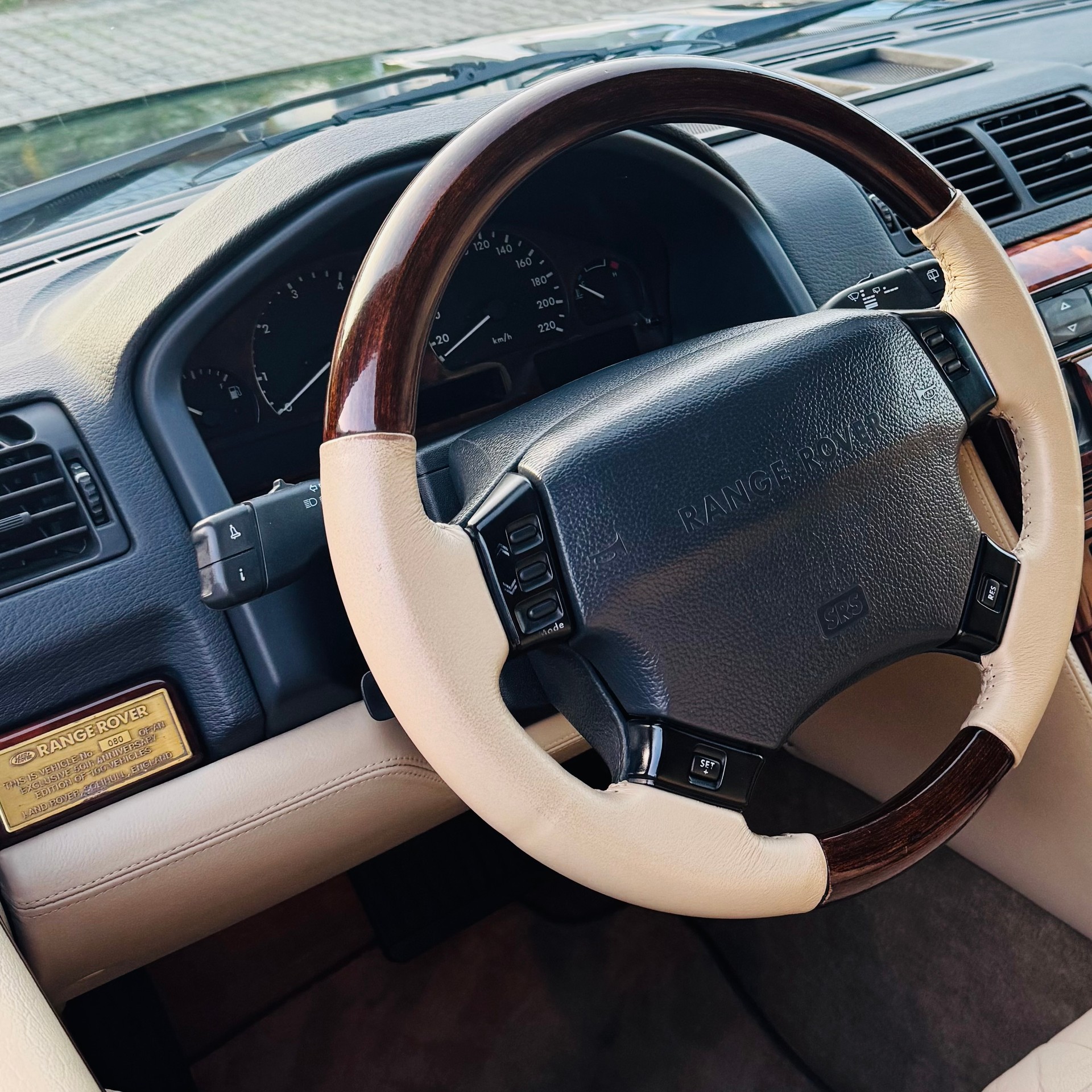 LAND ROVER 4.6 HSE Autobiography LE Anniversary-image-5