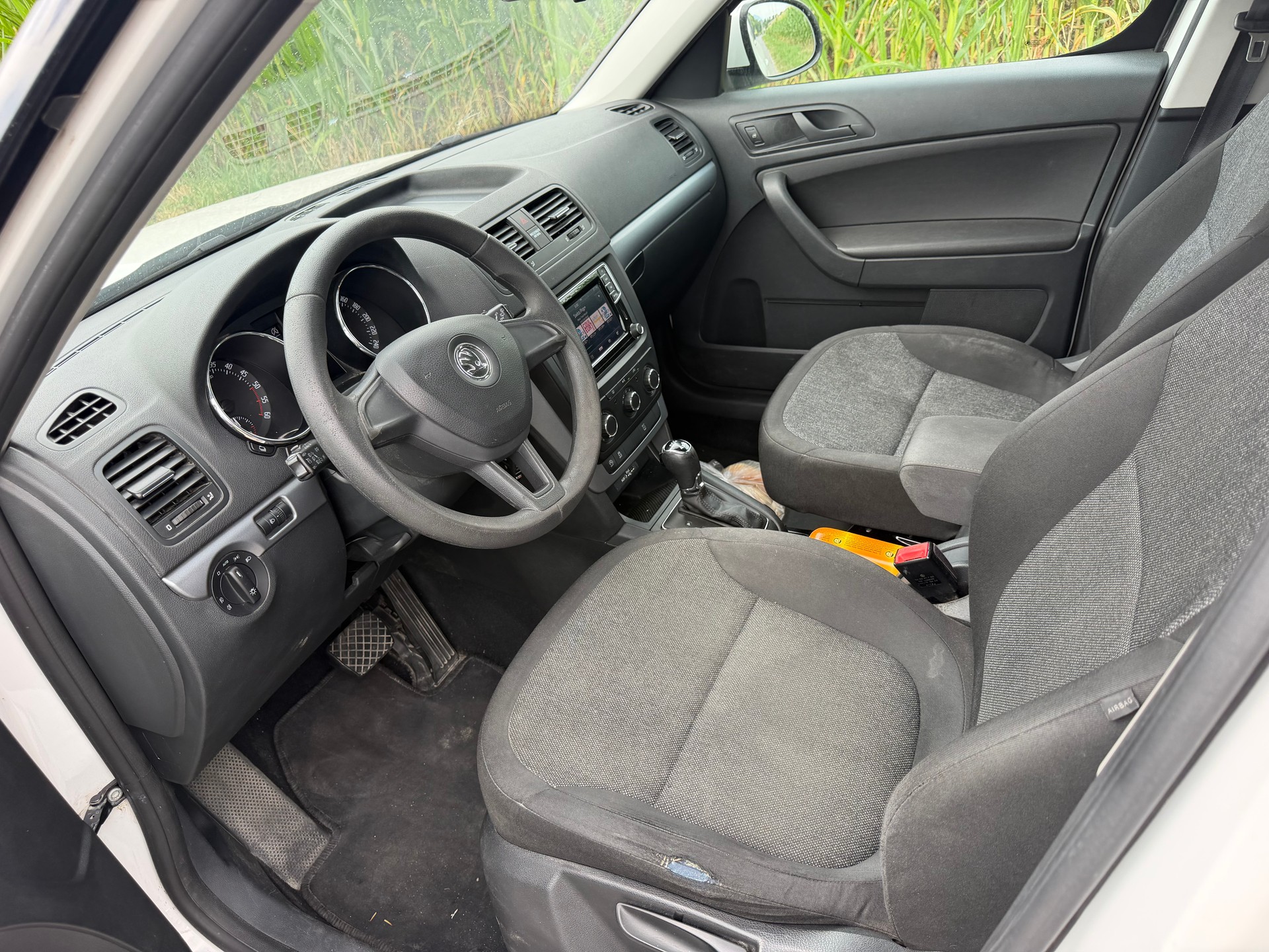 SKODA Yeti 2.0 TDI Active 4x4 DSG-image-8