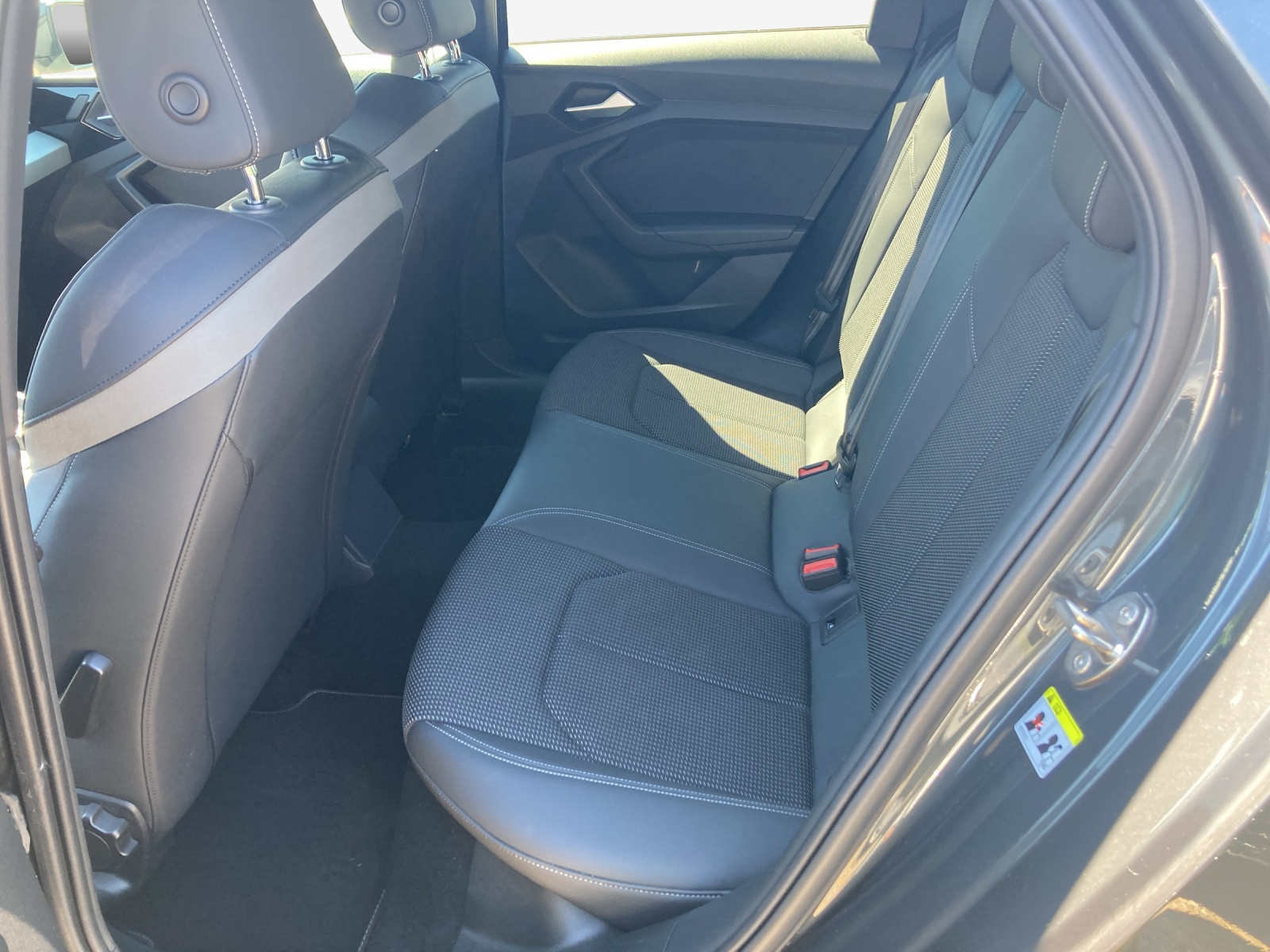 AUDI A1 Sportback 30 TFSI S Line Attraction S-tronic-image-11