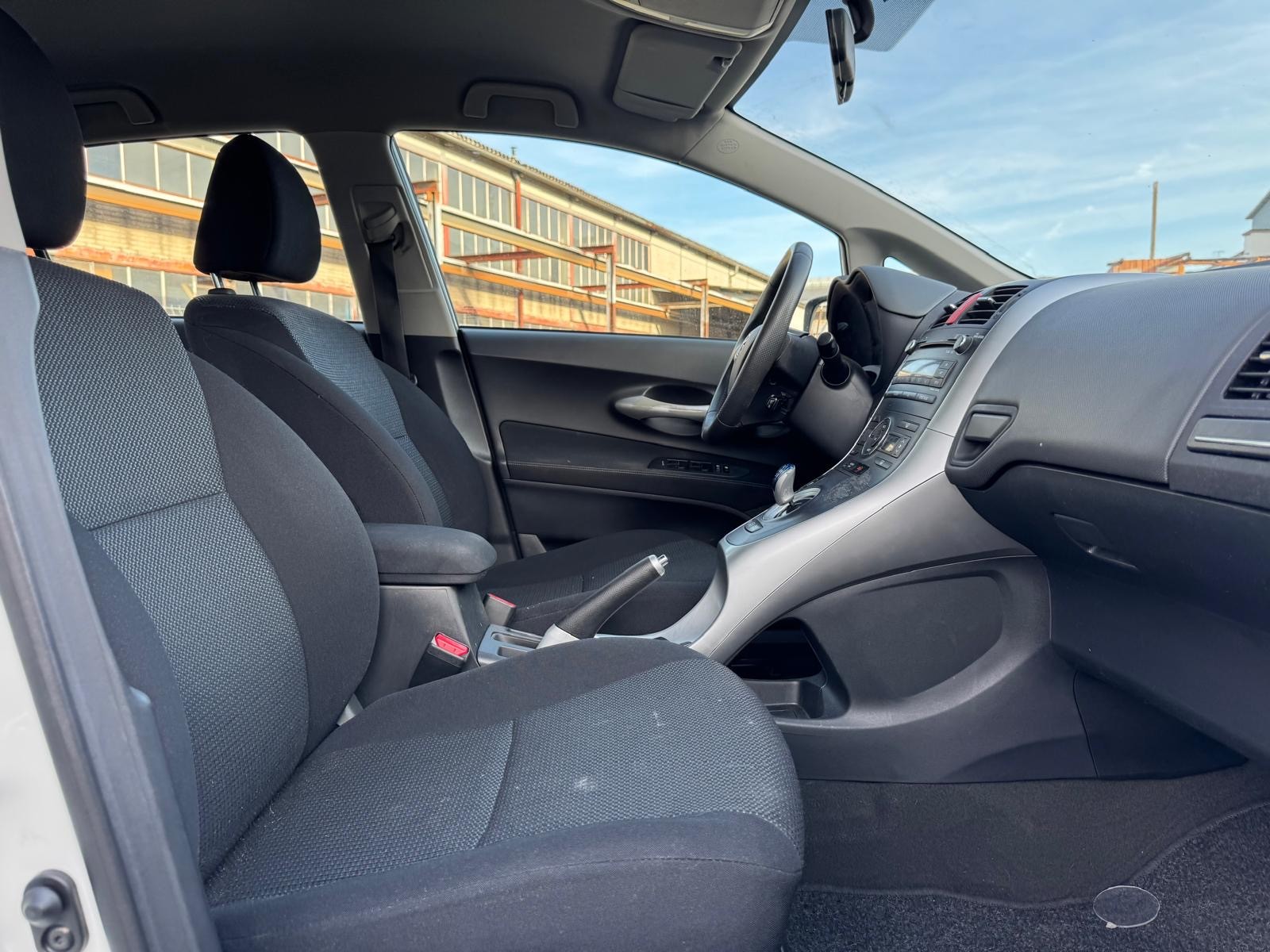 TOYOTA Auris 1.8 16V HSD Linea Luna-image-9