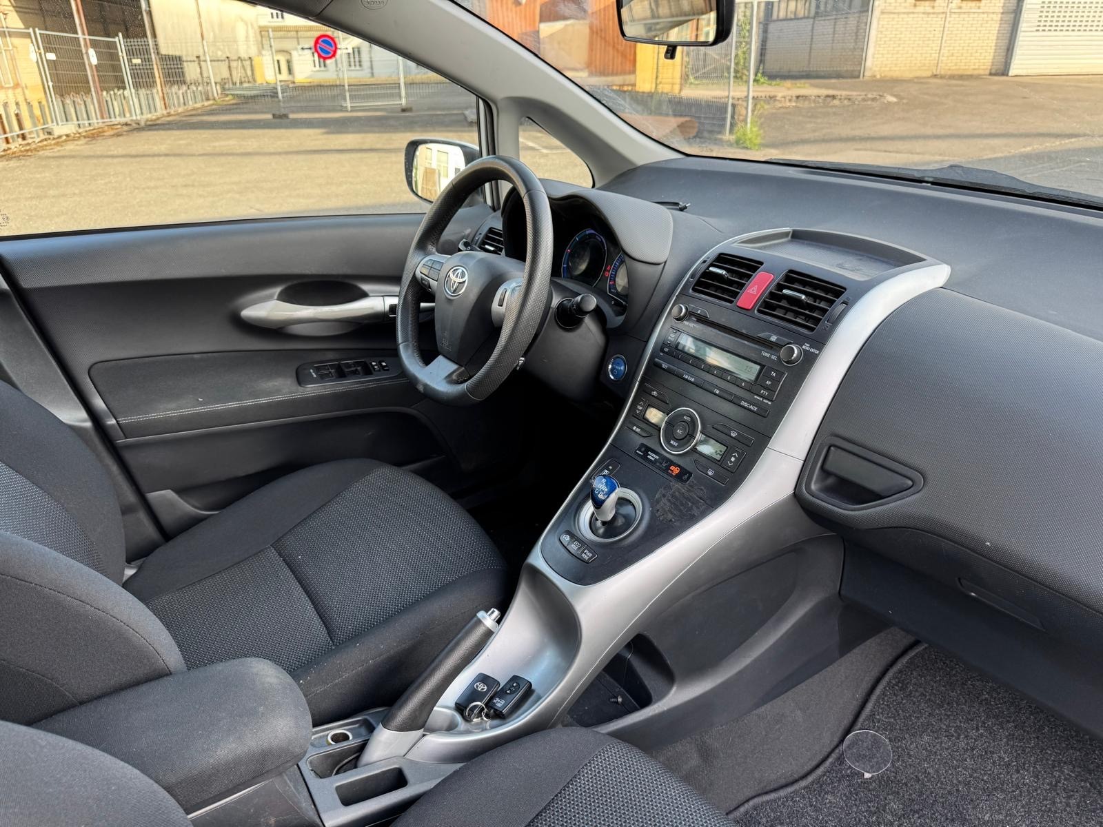 TOYOTA Auris 1.8 16V HSD Linea Luna-image-8