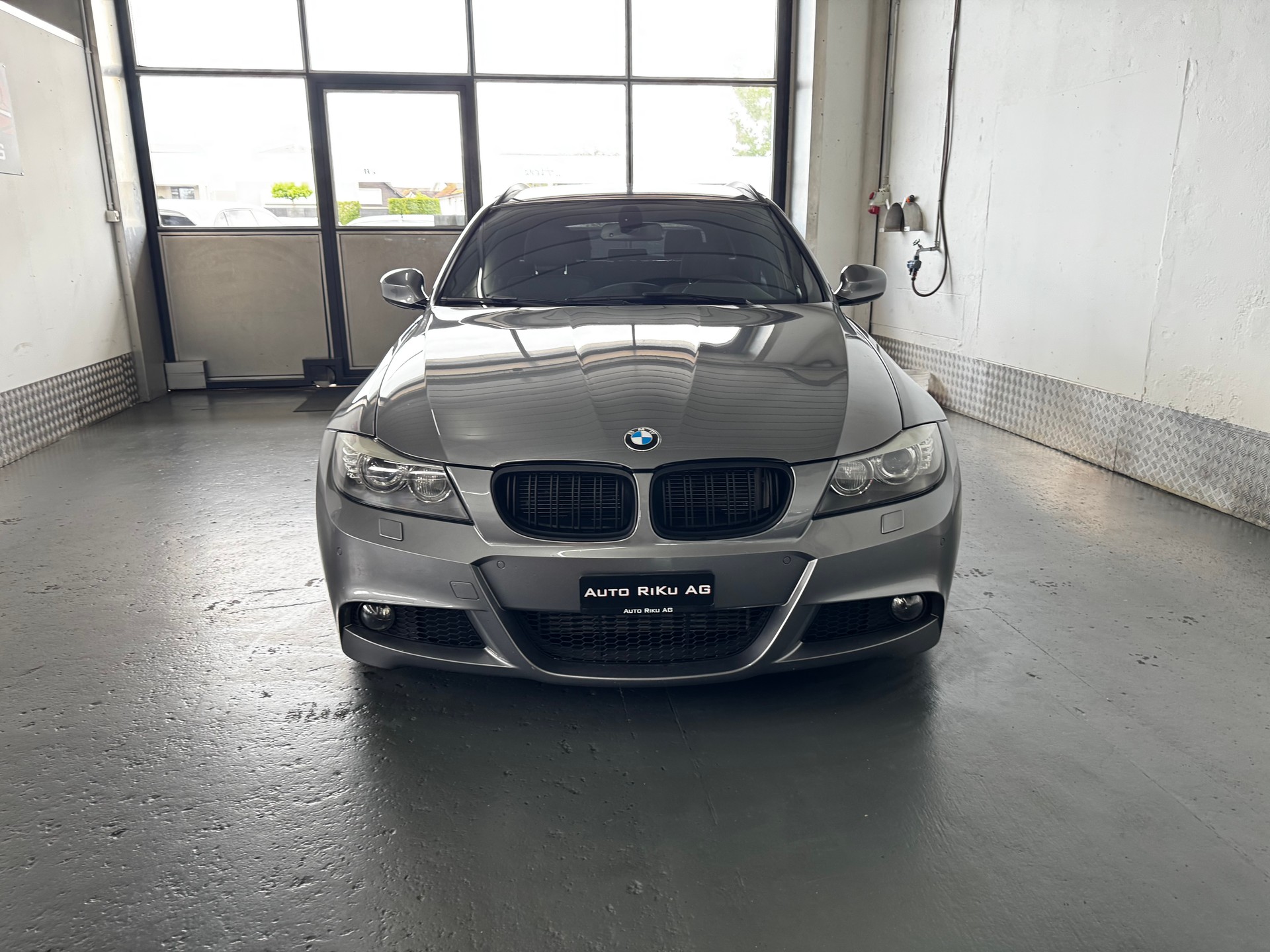 BMW 330d xDrive Touring Steptronic-image-3