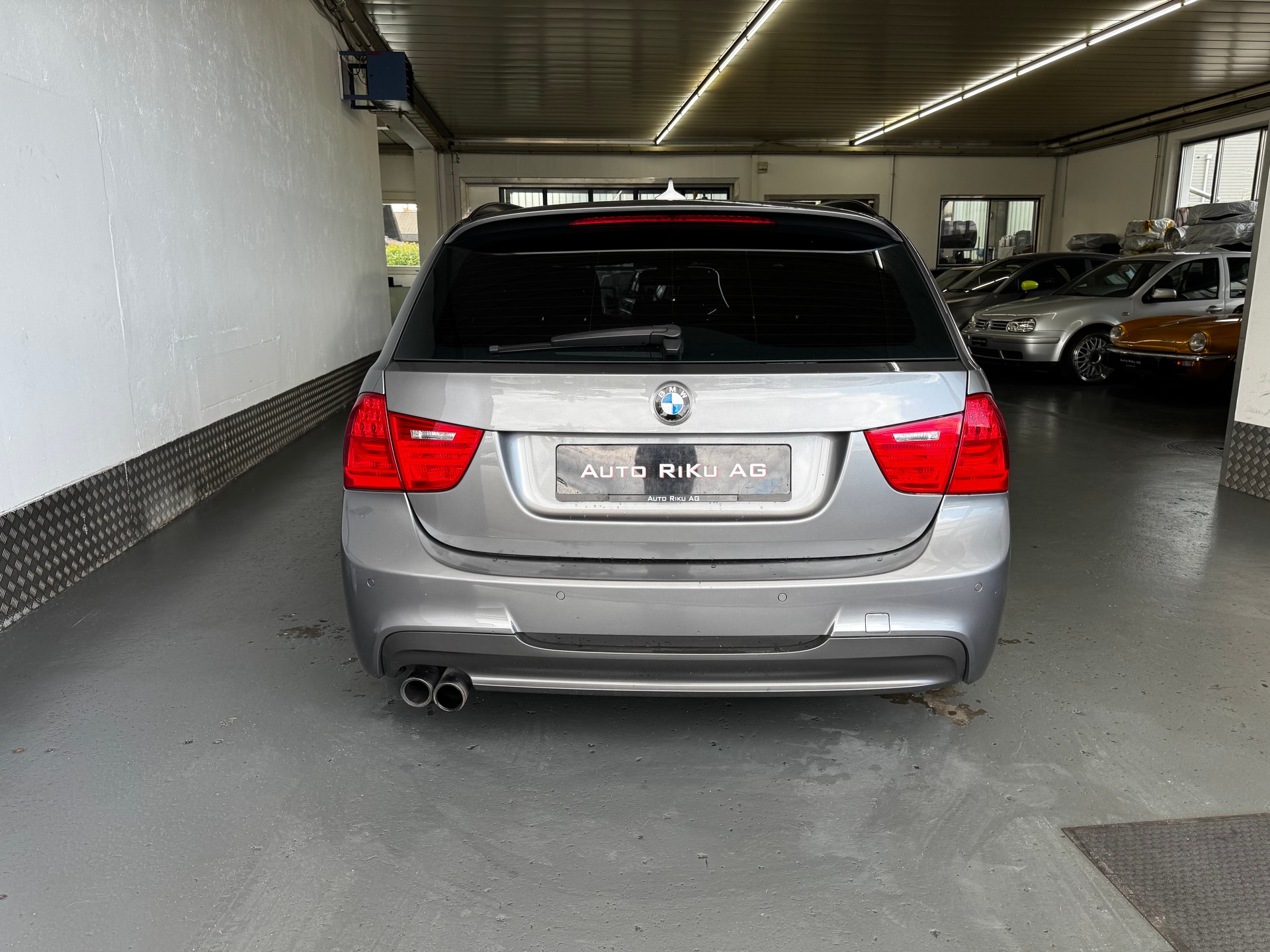 BMW 330d xDrive Touring Steptronic-image-10