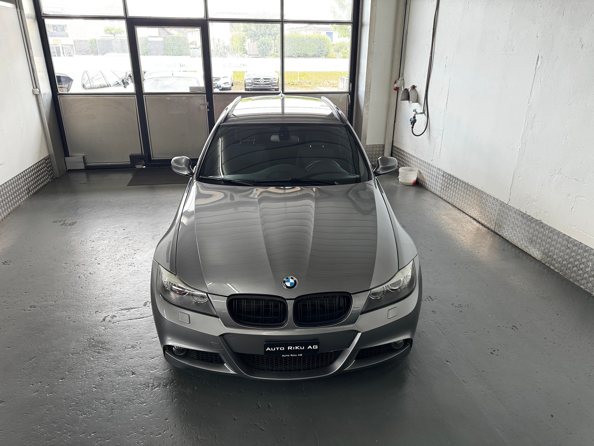 BMW 330d xDrive Touring Steptronic-image-2