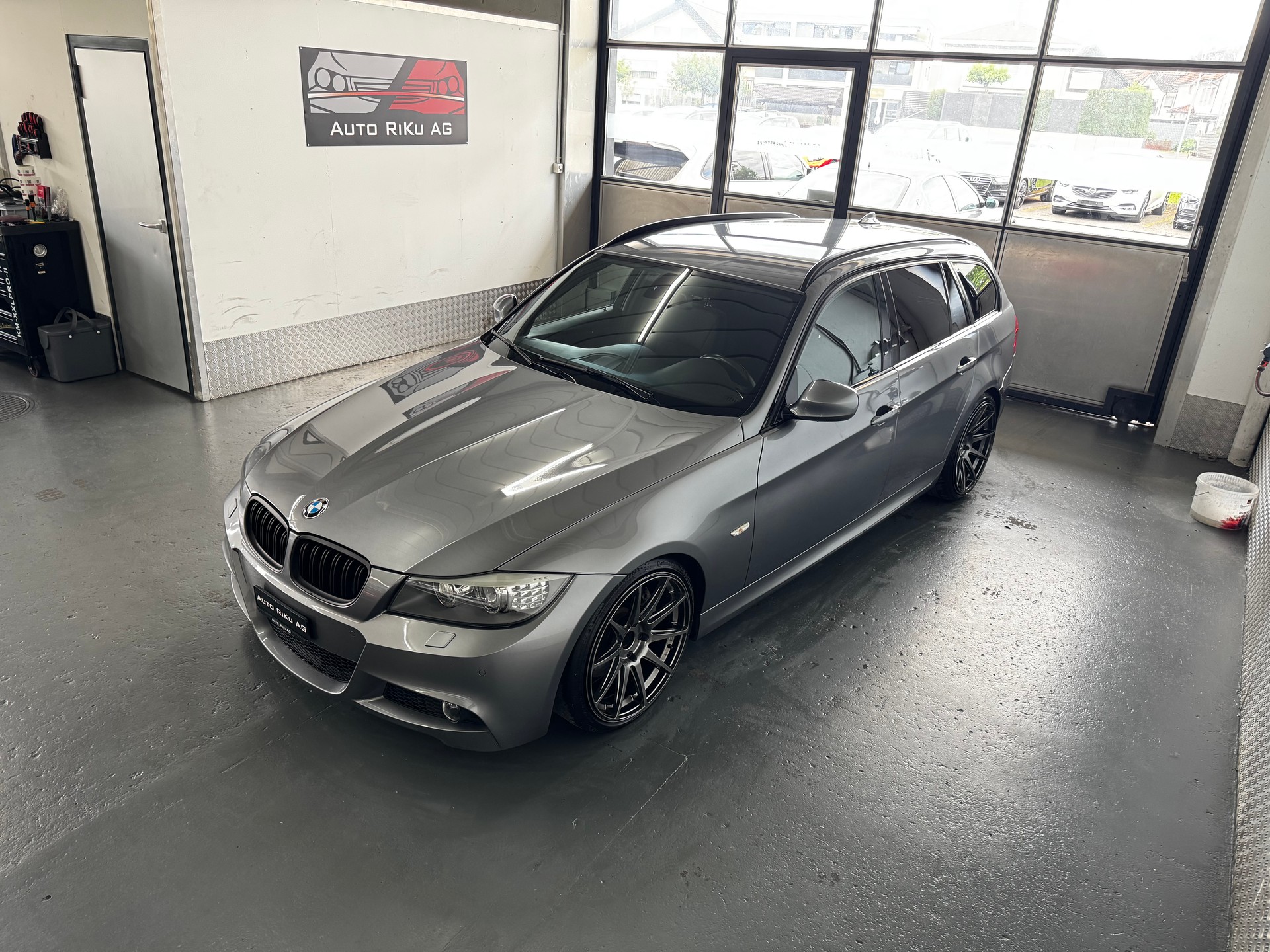 BMW 330d xDrive Touring Steptronic-image-4