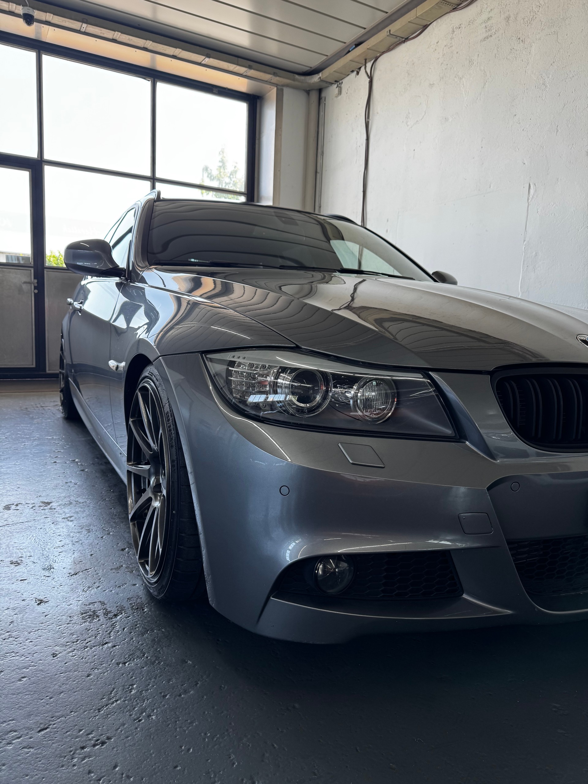 BMW 330d xDrive Touring Steptronic-showroom-element-2