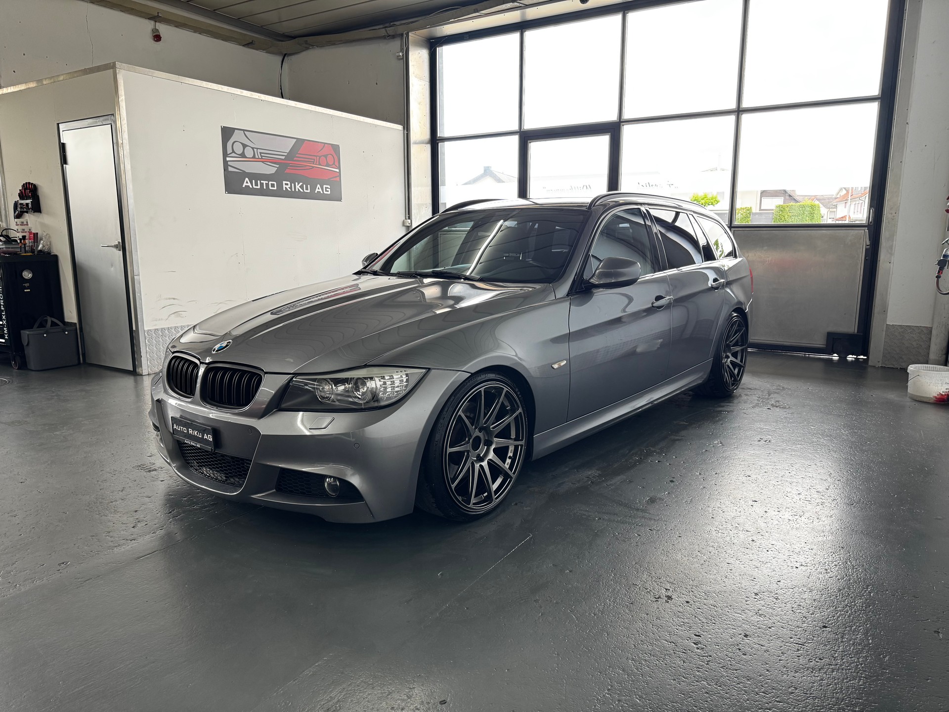 BMW 330d xDrive Touring Steptronic-image-5