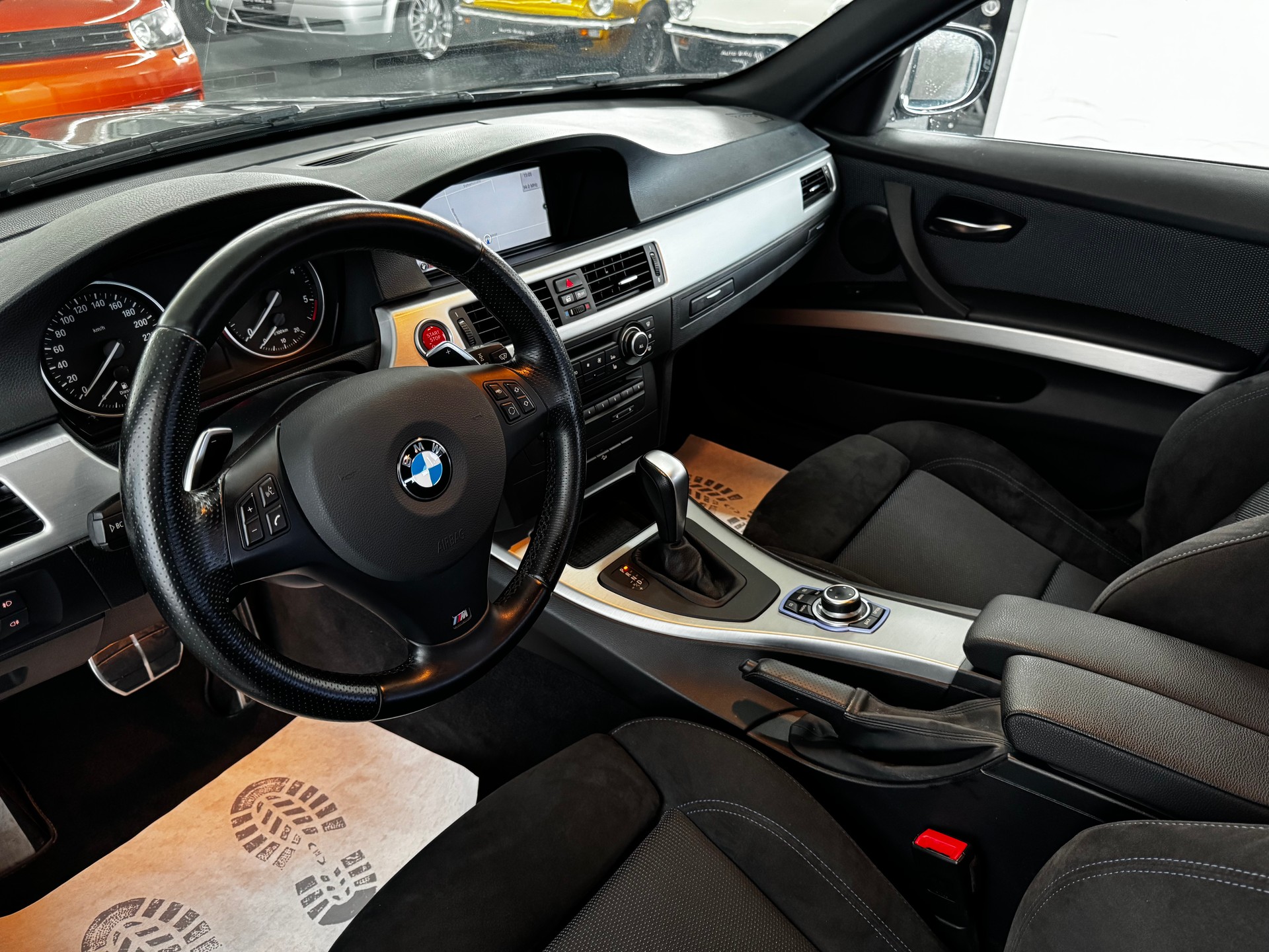 BMW 330d xDrive Touring Steptronic-image-12