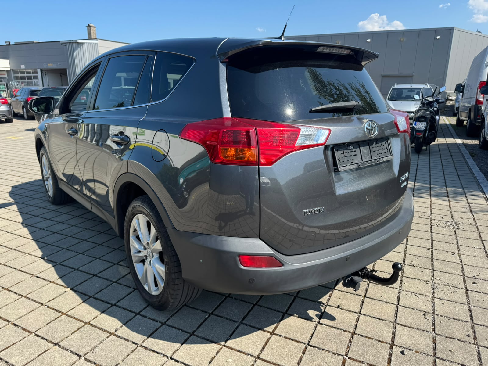 TOYOTA RAV-4 2.2D-CAT Sol Premium AT-image-5