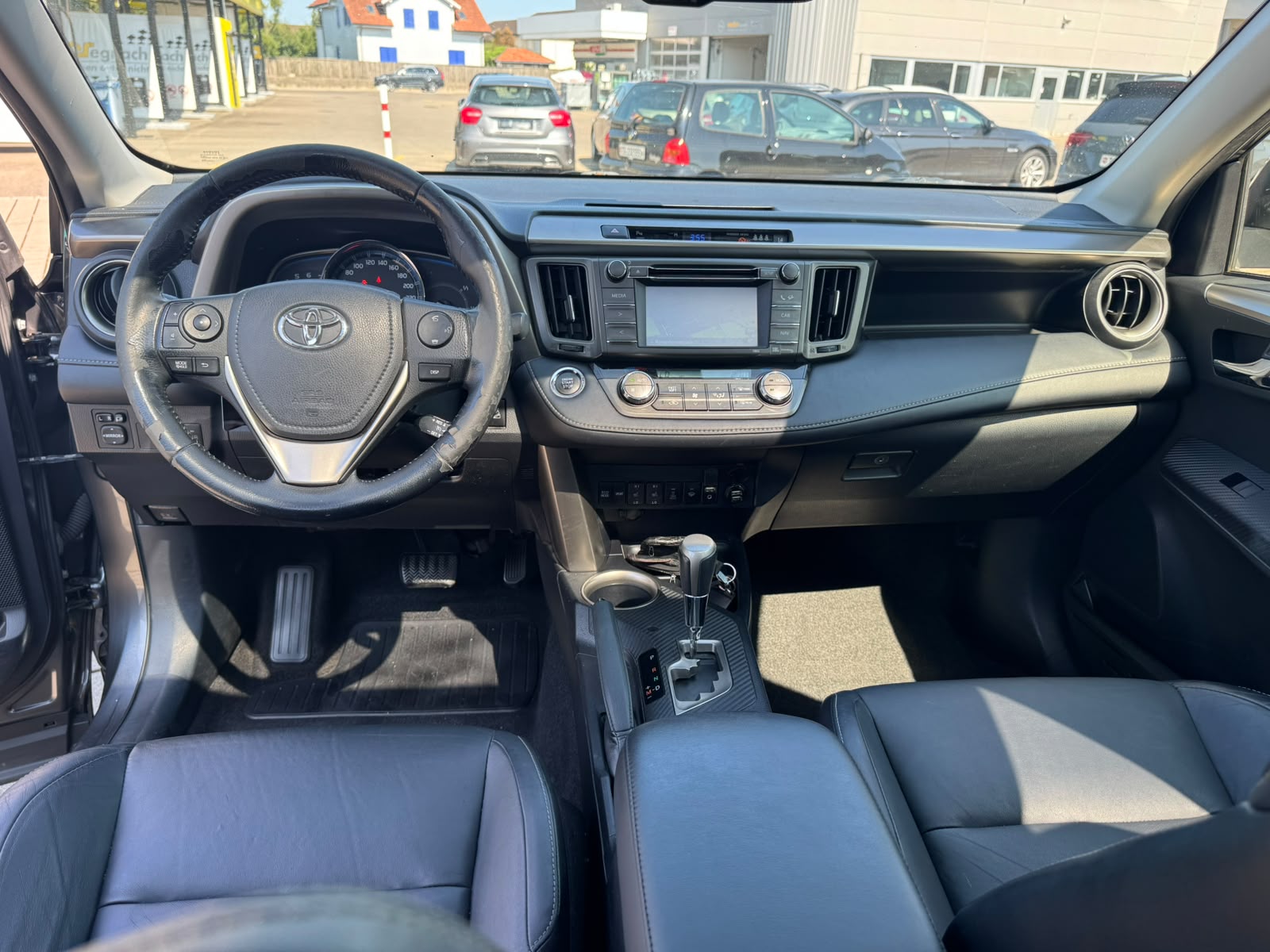 TOYOTA RAV-4 2.2D-CAT Sol Premium AT-image-9
