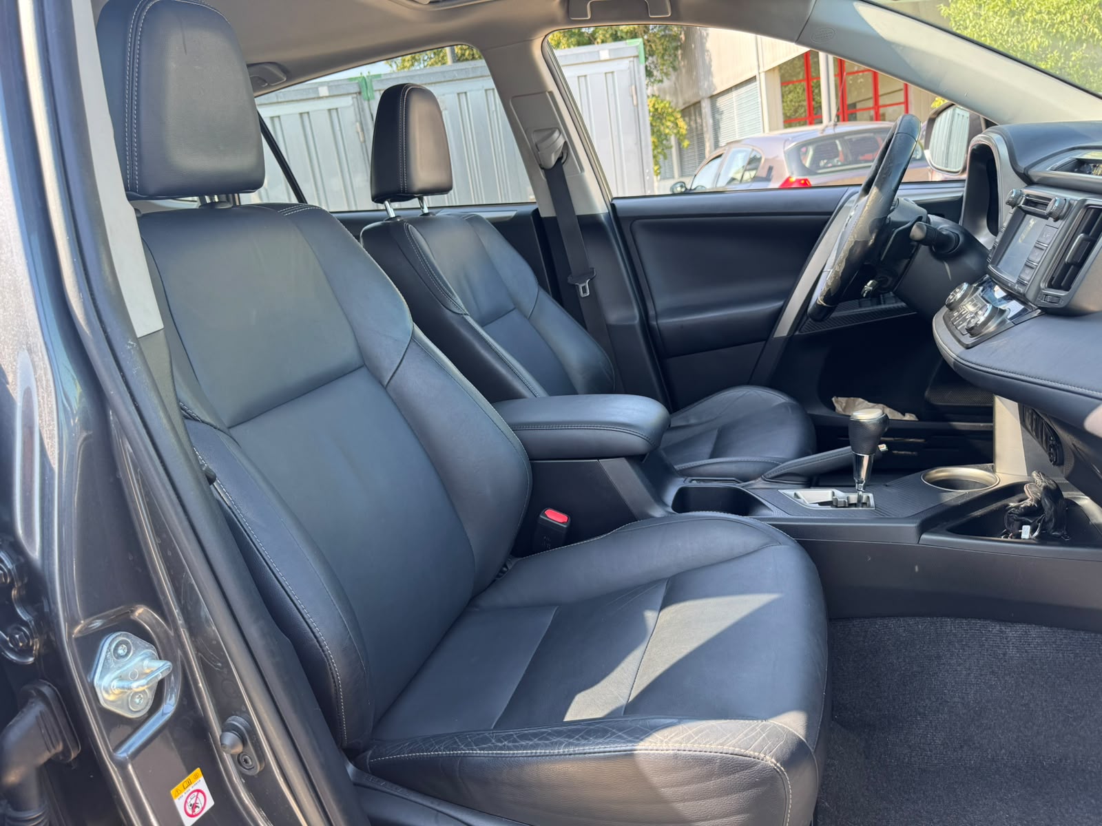 TOYOTA RAV-4 2.2D-CAT Sol Premium AT-image-14