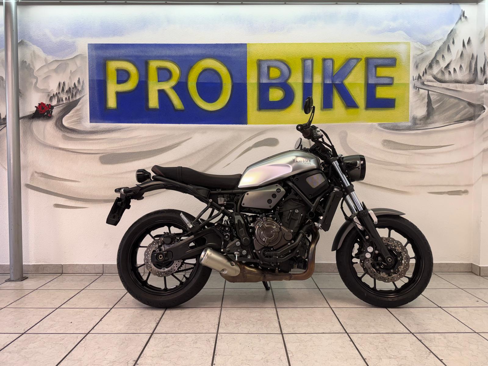 YAMAHA XSR 700-showroom-element-1