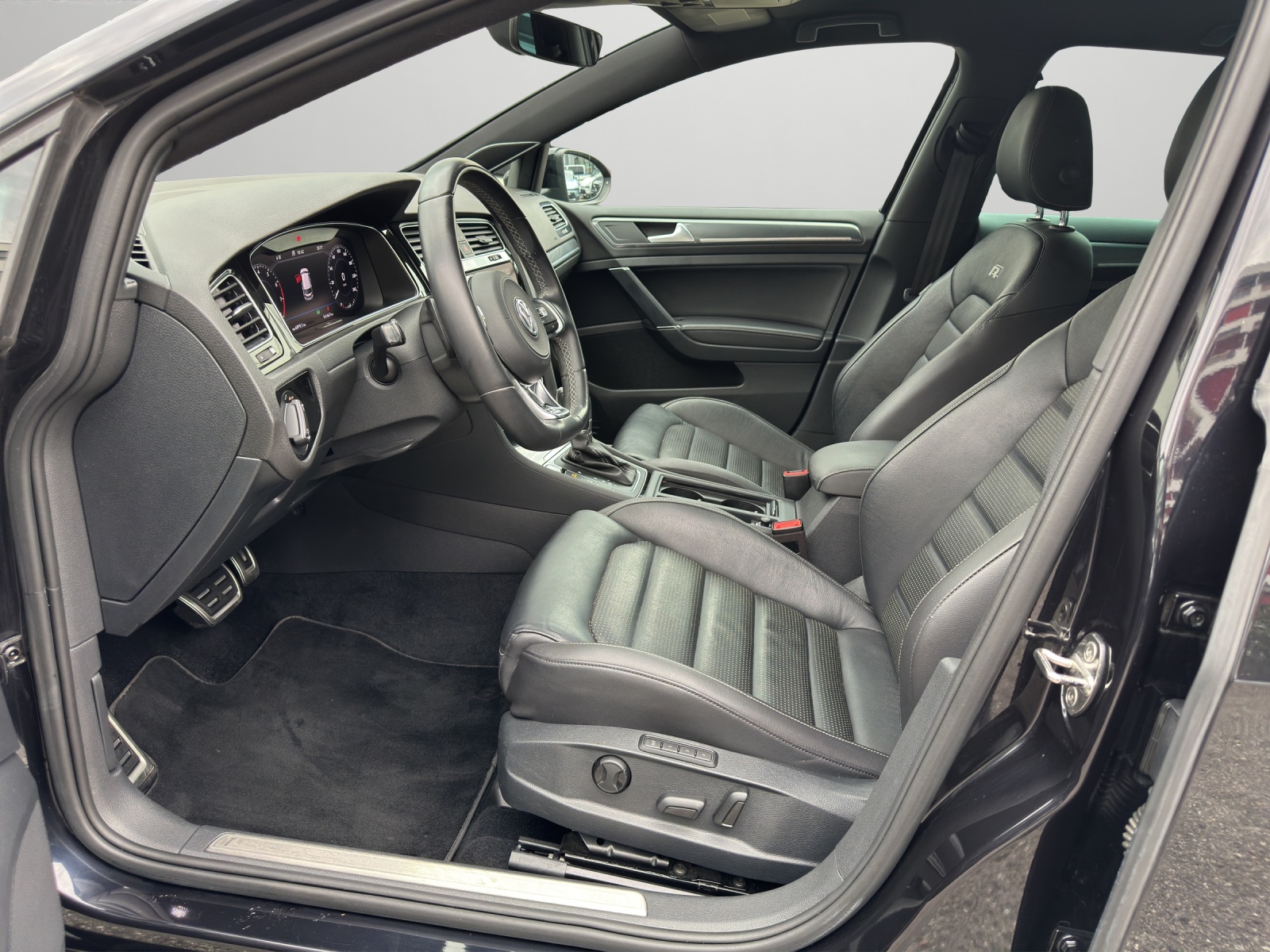 VW Golf VII 1.5 TSI 150 Highline DSG-image-9