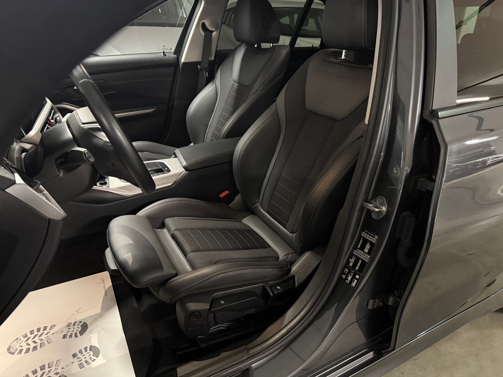 BMW 320d xDrive 48V Touring Steptronic AHK, RF Kamera-image-7