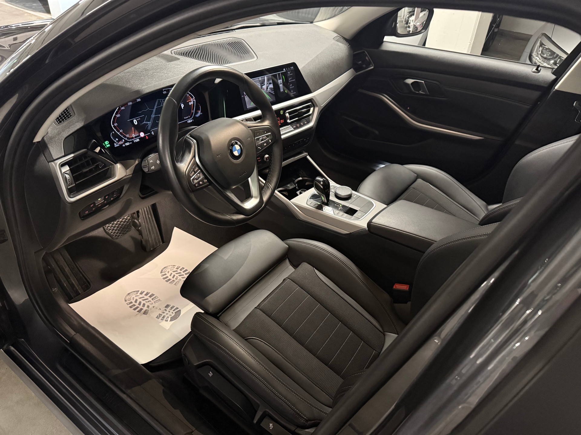 BMW 320d xDrive 48V Touring Steptronic AHK, RF Kamera-image-8