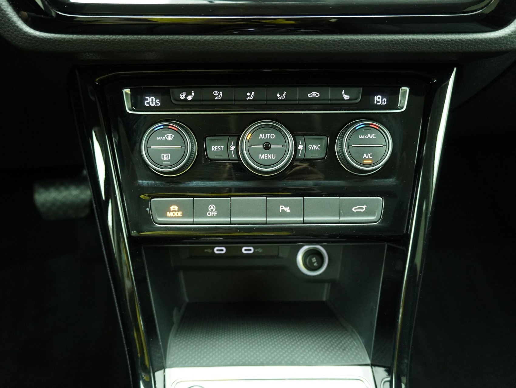 VW Touran 1.5 TSI DSG Highline-image-15