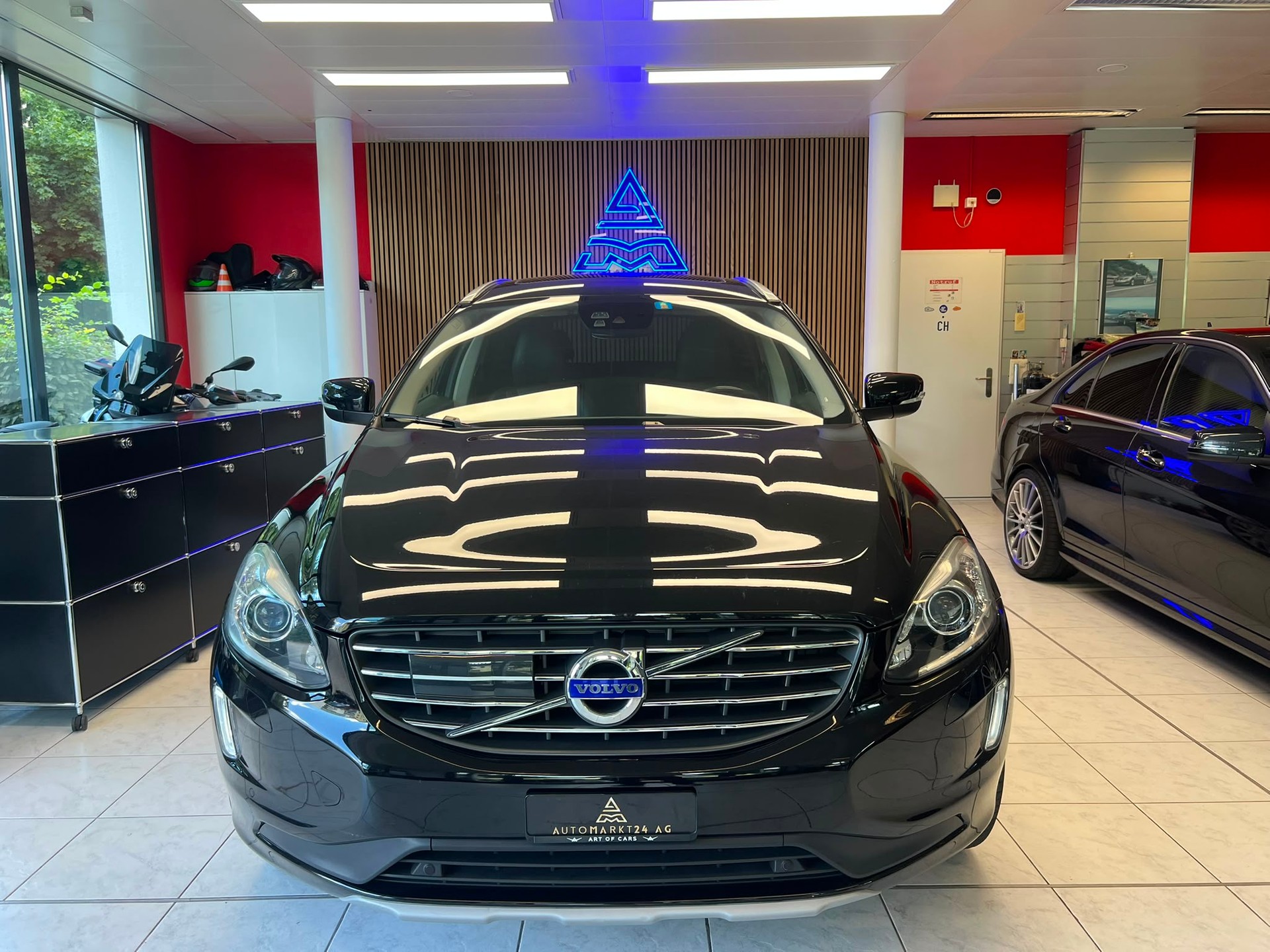 VOLVO XC60 2.4 D5 Summum AWD S/S-image-1