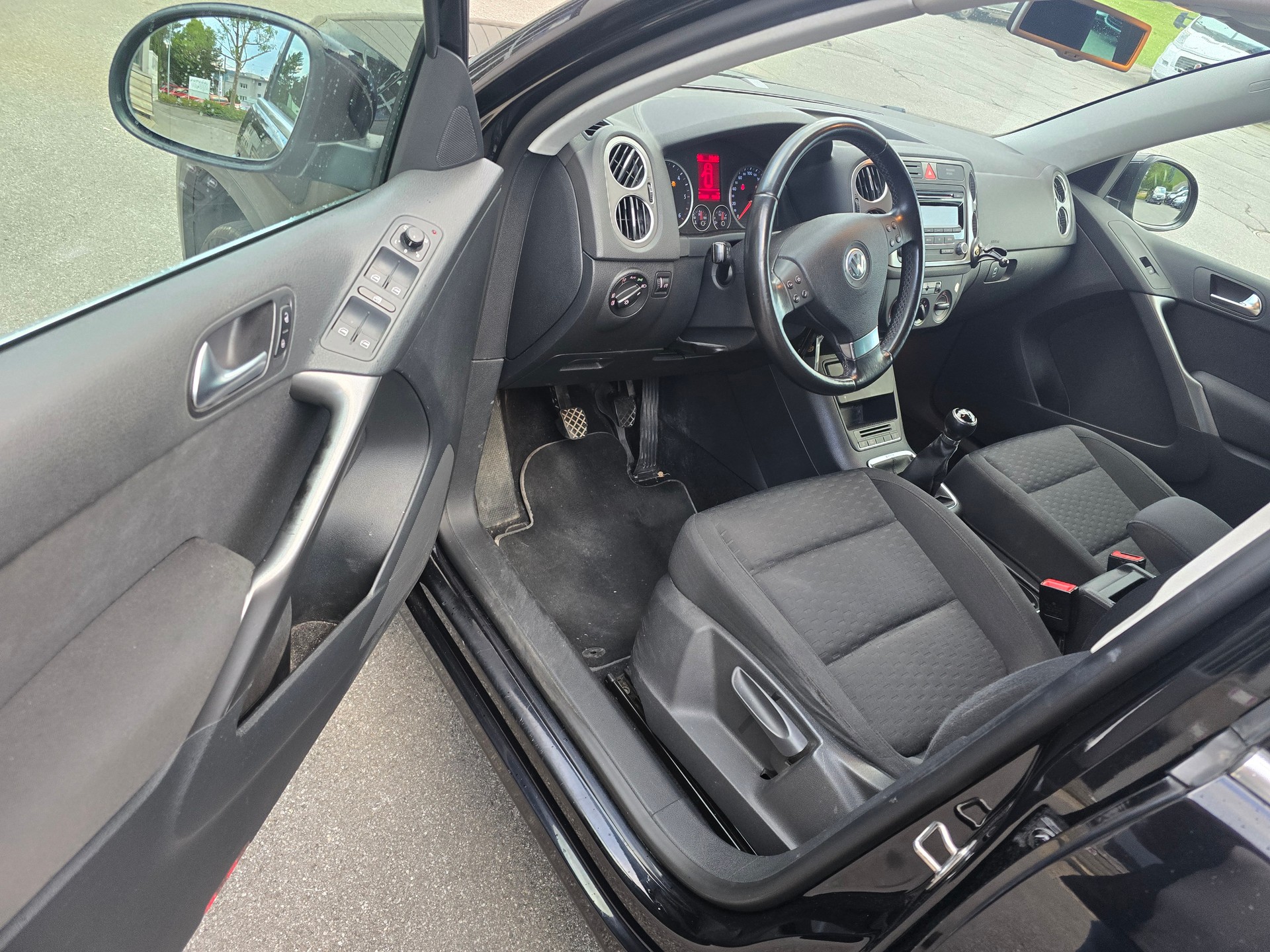 VW Tiguan 2.0 TDI Sport&Style-image-13