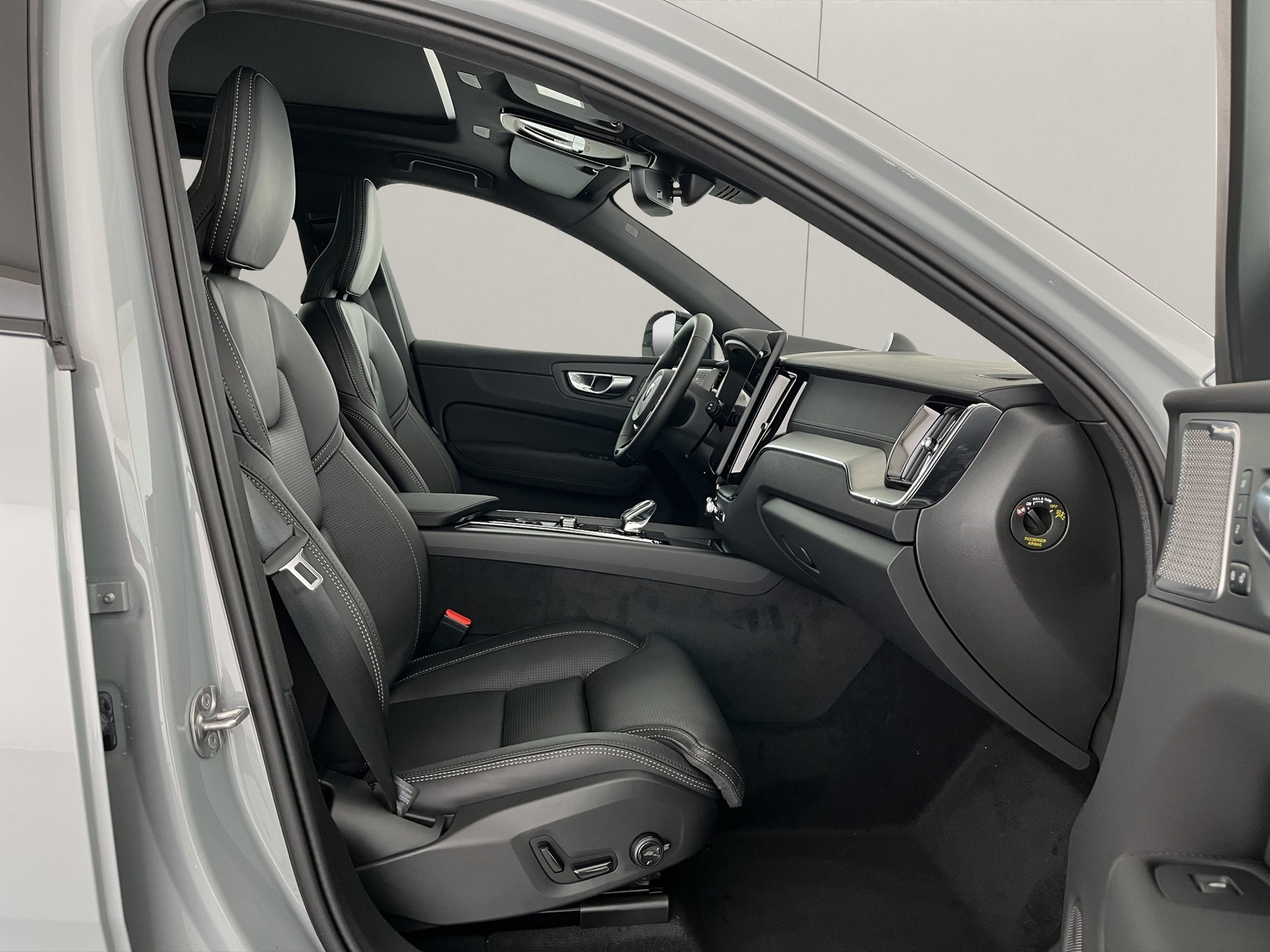 VOLVO XC60 2.0 T8 TE Black Edition eAWD-image-13