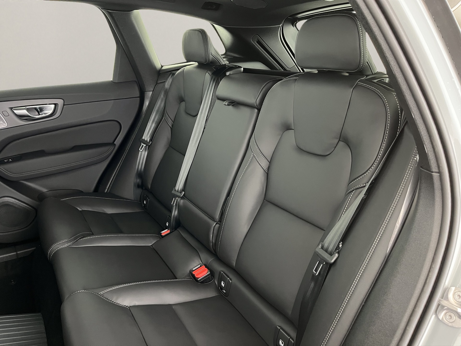 VOLVO XC60 2.0 T8 TE Black Edition eAWD-image-16