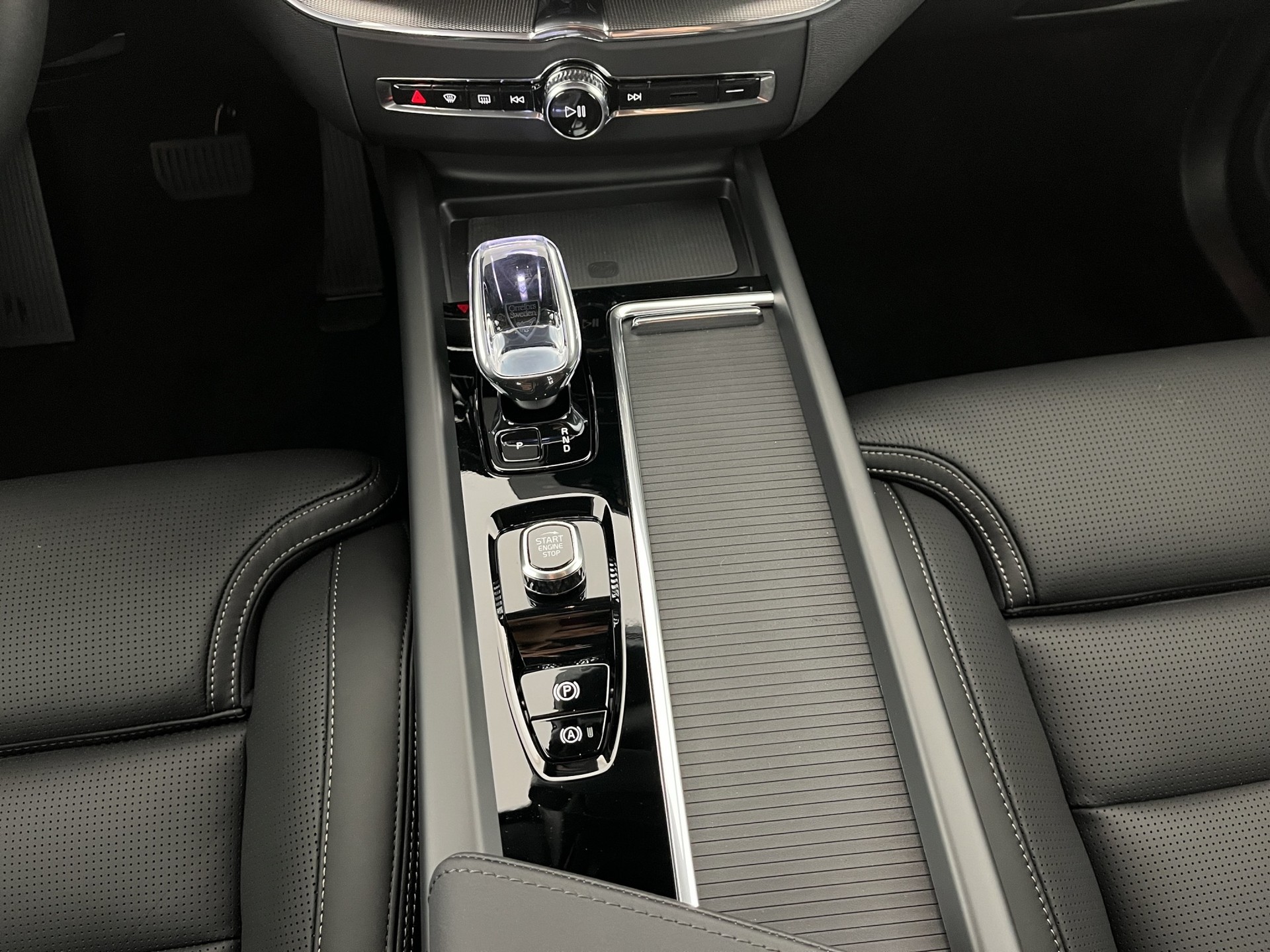 VOLVO XC60 2.0 T8 TE Black Edition eAWD-image-14