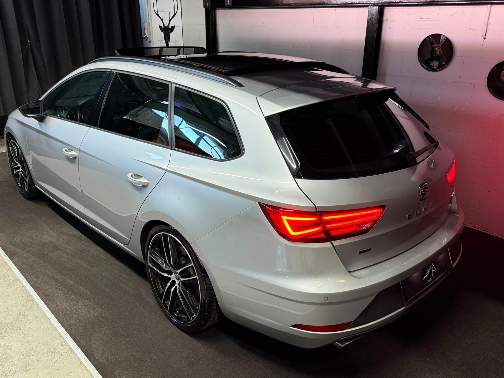 SEAT Leon ST 2.0 TSI Cupra 300 4 Drive DSG | Panoramadach-image-2