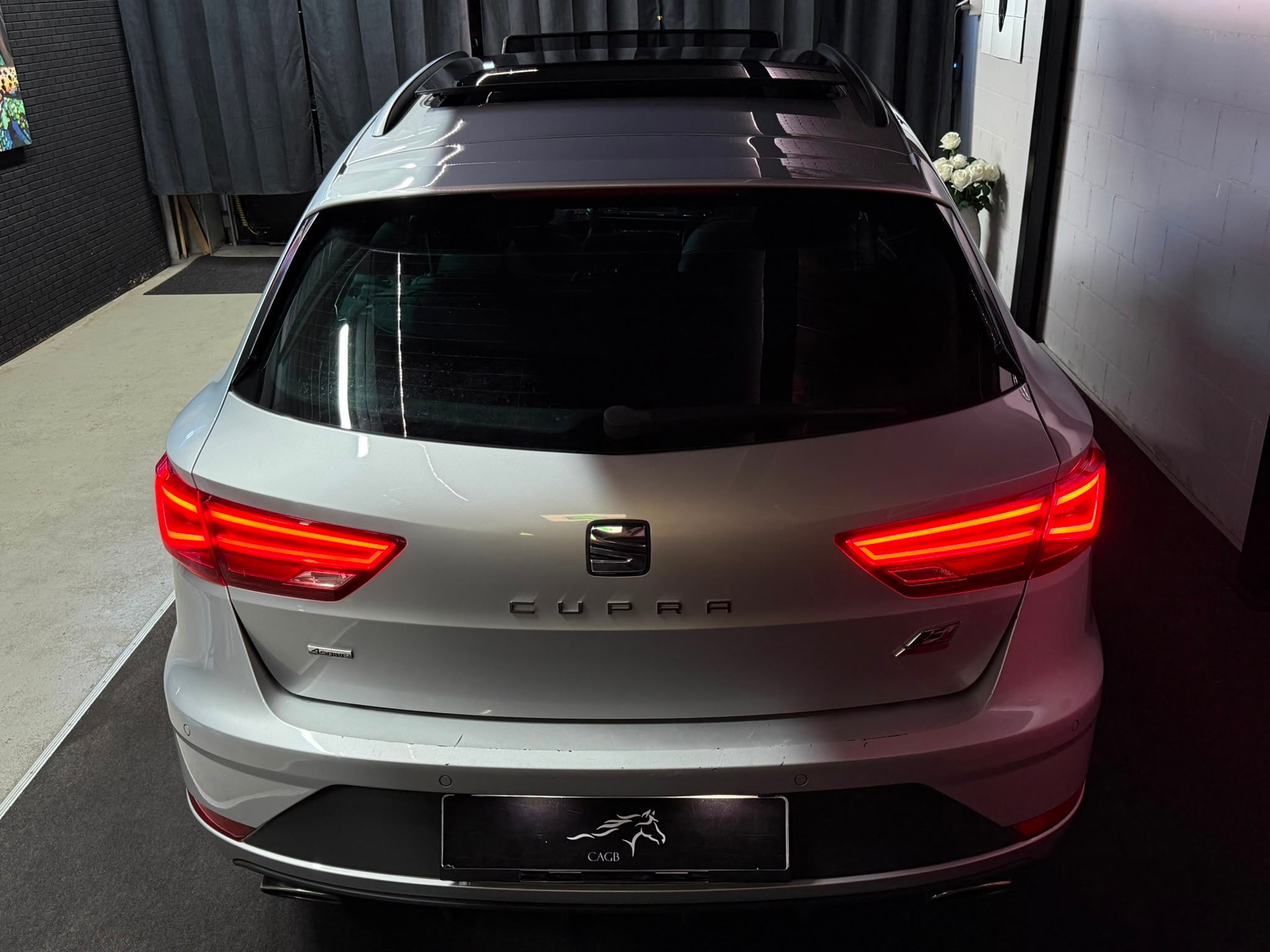 SEAT Leon ST 2.0 TSI Cupra 300 4 Drive DSG | Panoramadach-image-7