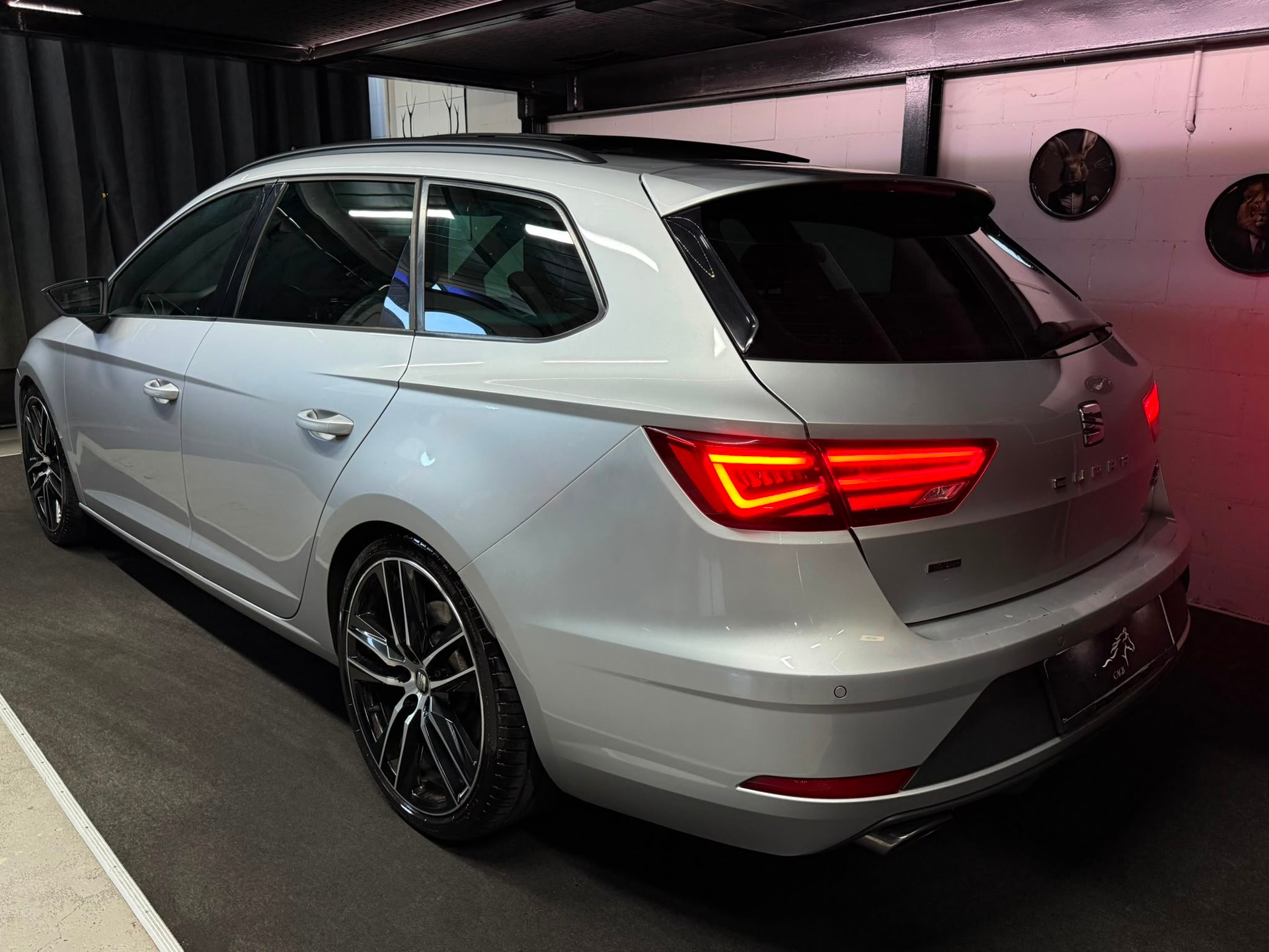 SEAT Leon ST 2.0 TSI Cupra 300 4 Drive DSG | Panoramadach-image-3