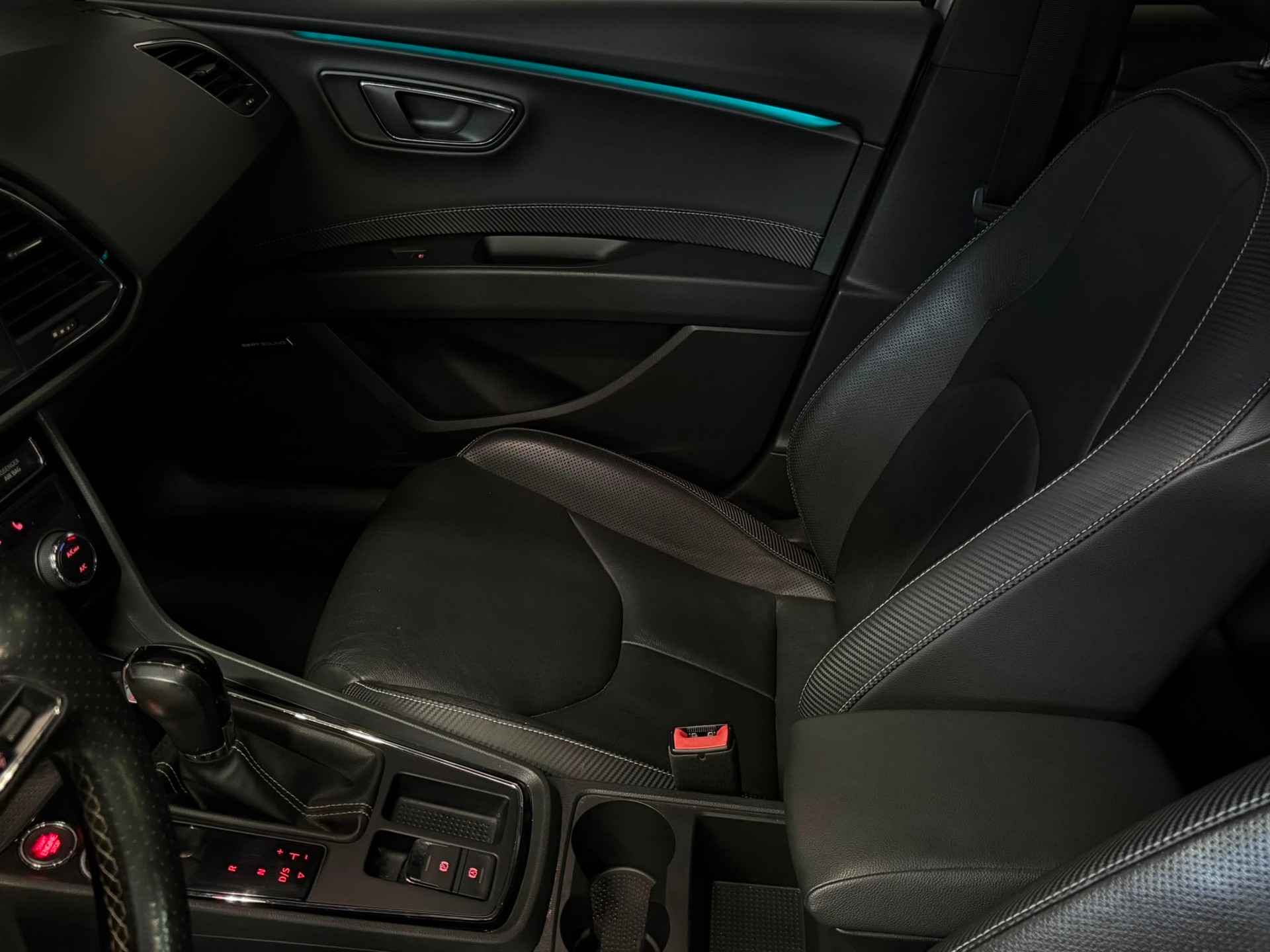 SEAT Leon ST 2.0 TSI Cupra 300 4 Drive DSG | Panoramadach-image-11