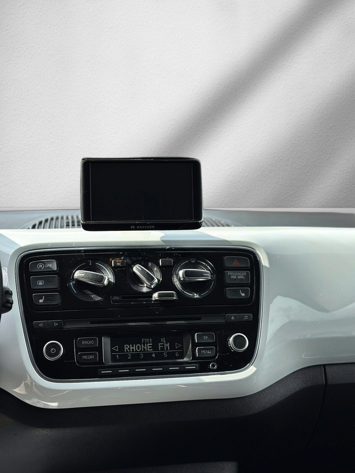 VW Up 1.0 BMT white up-image-11