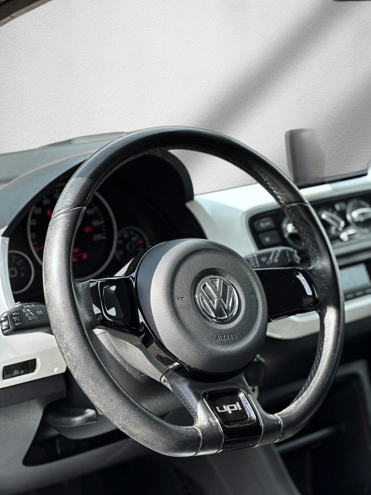 VW Up 1.0 BMT white up-image-10