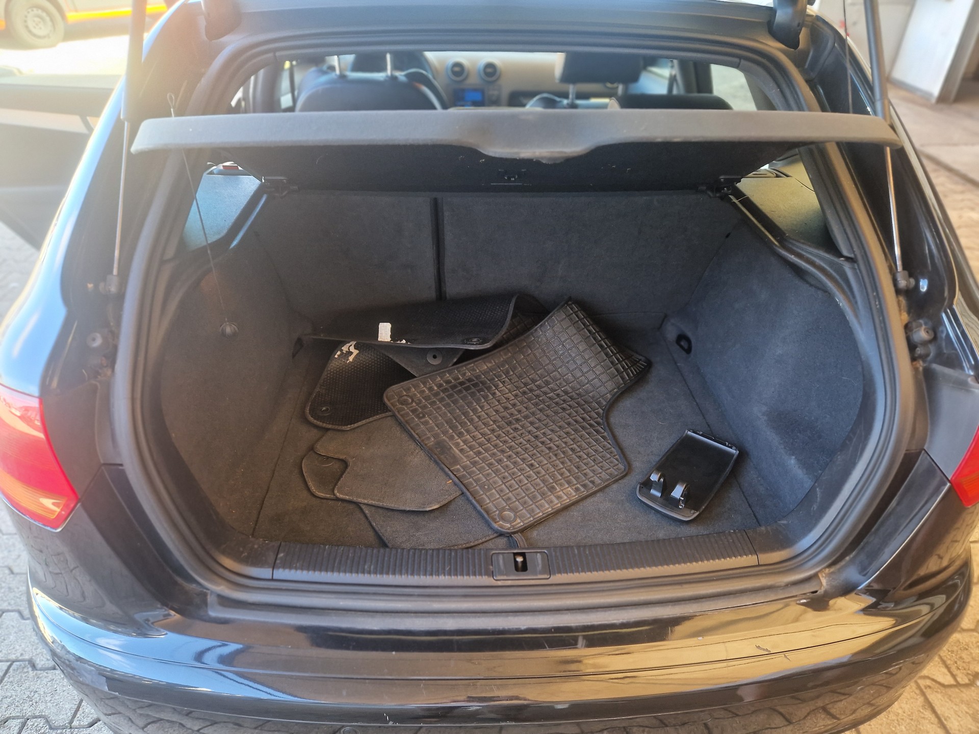 AUDI A3 Sportback 2.0 TDI Ambiente quattro-image-10