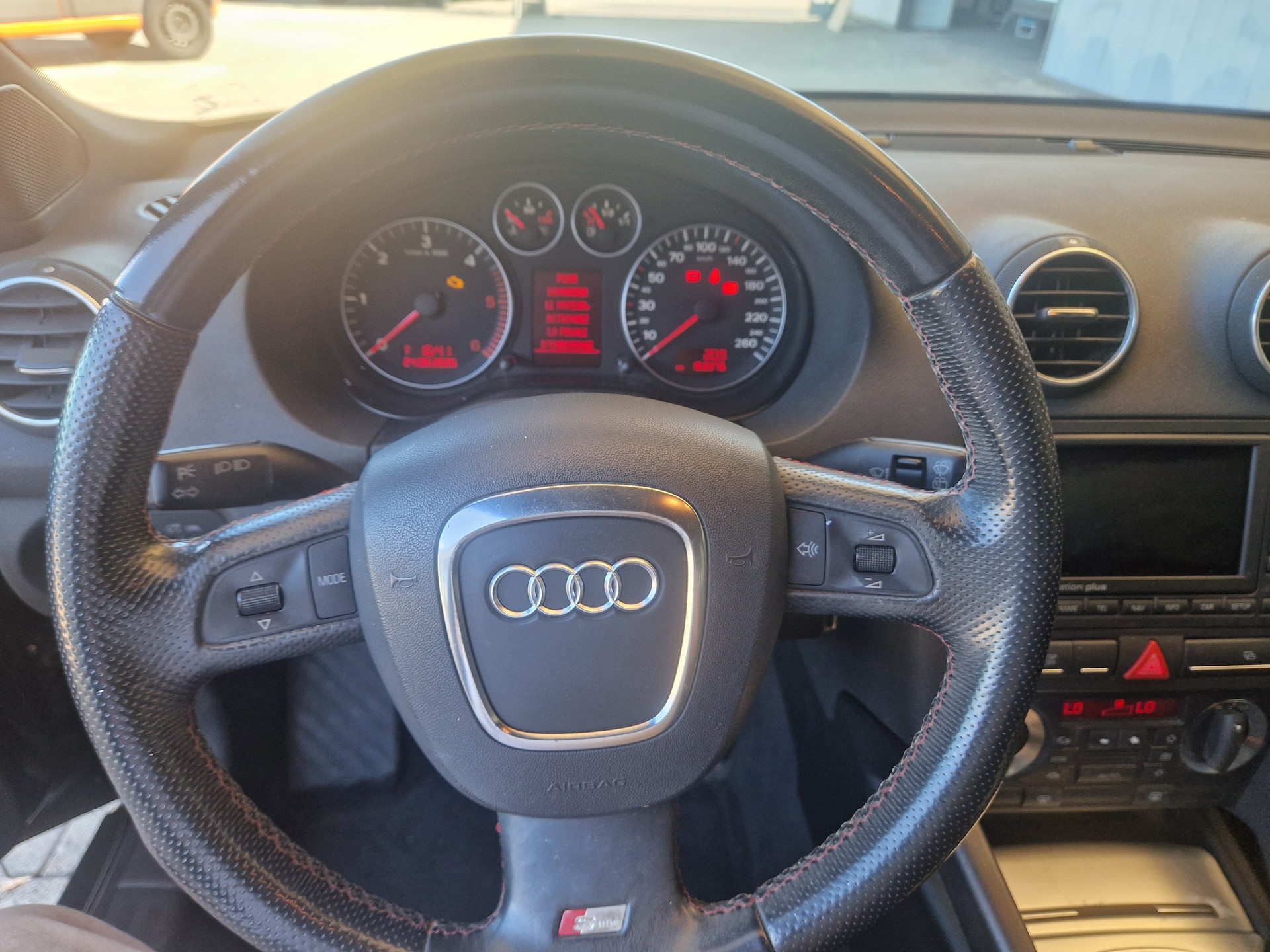 AUDI A3 Sportback 2.0 TDI Ambiente quattro-image-5