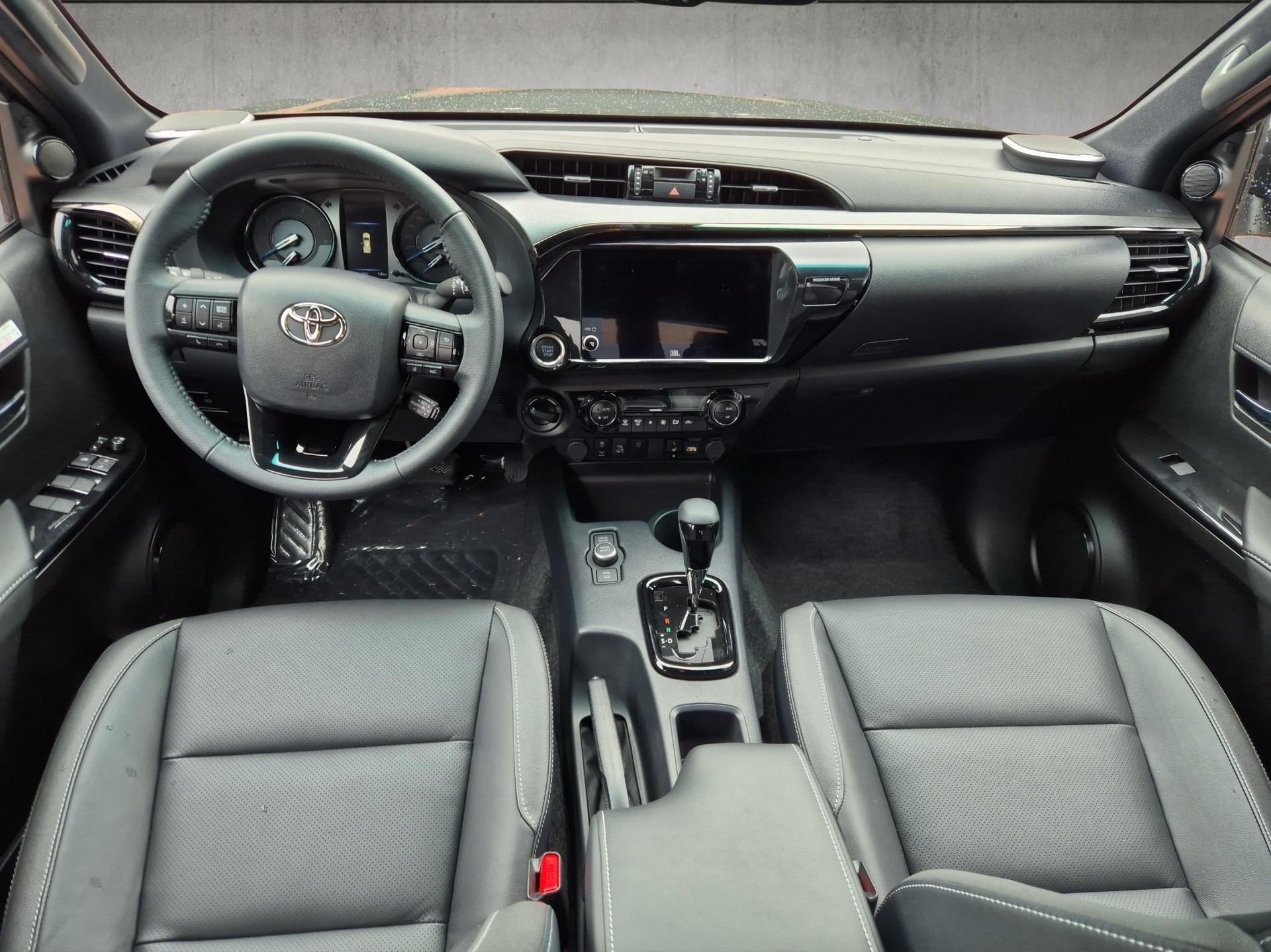 TOYOTA Hilux Double Cab.-Pick-up 2.8 D-4D MHEV 204 Invincible-image-10
