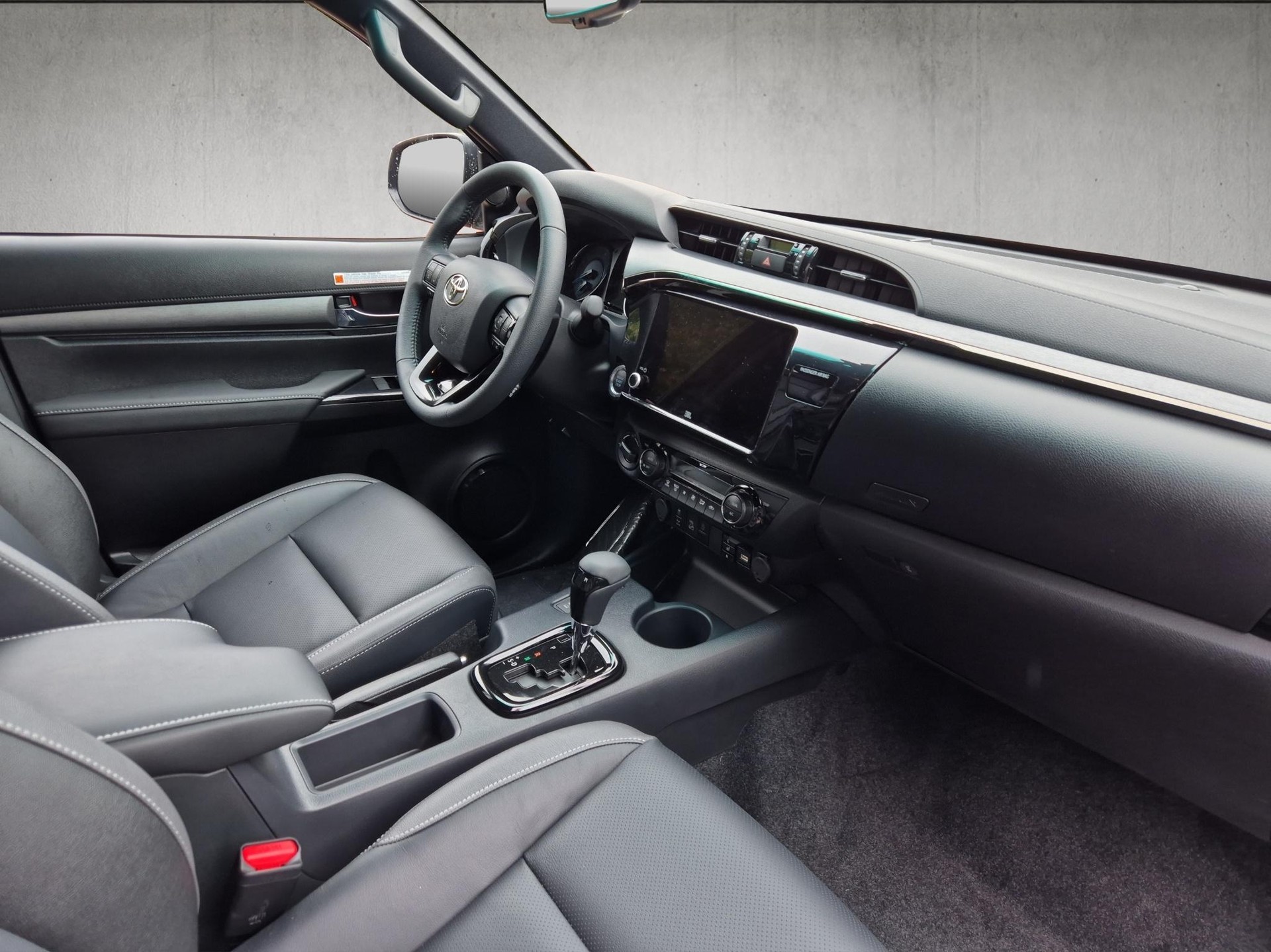 TOYOTA Hilux Double Cab.-Pick-up 2.8 D-4D MHEV 204 Invincible-image-11