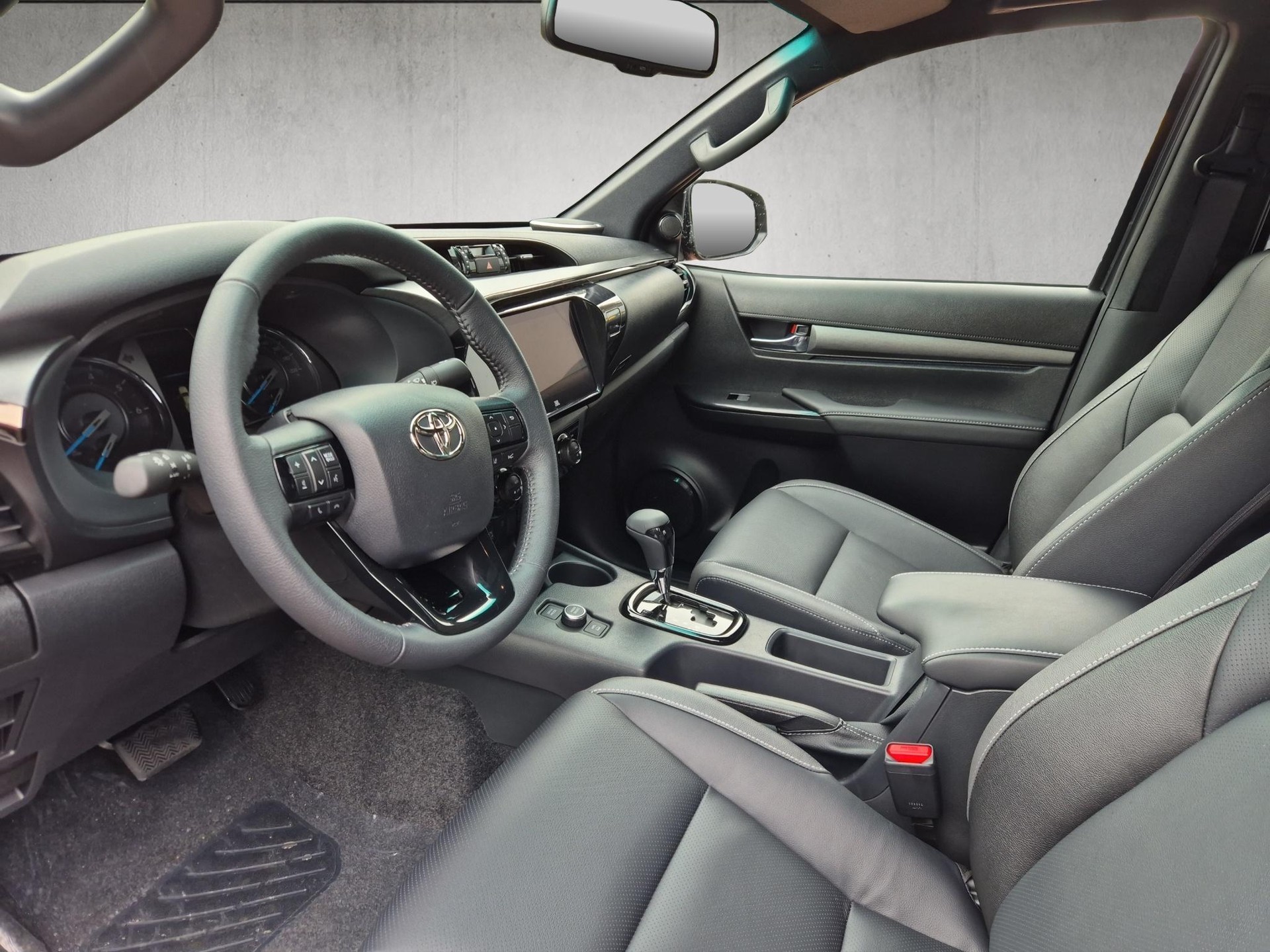 TOYOTA Hilux Double Cab.-Pick-up 2.8 D-4D MHEV 204 Invincible-image-8