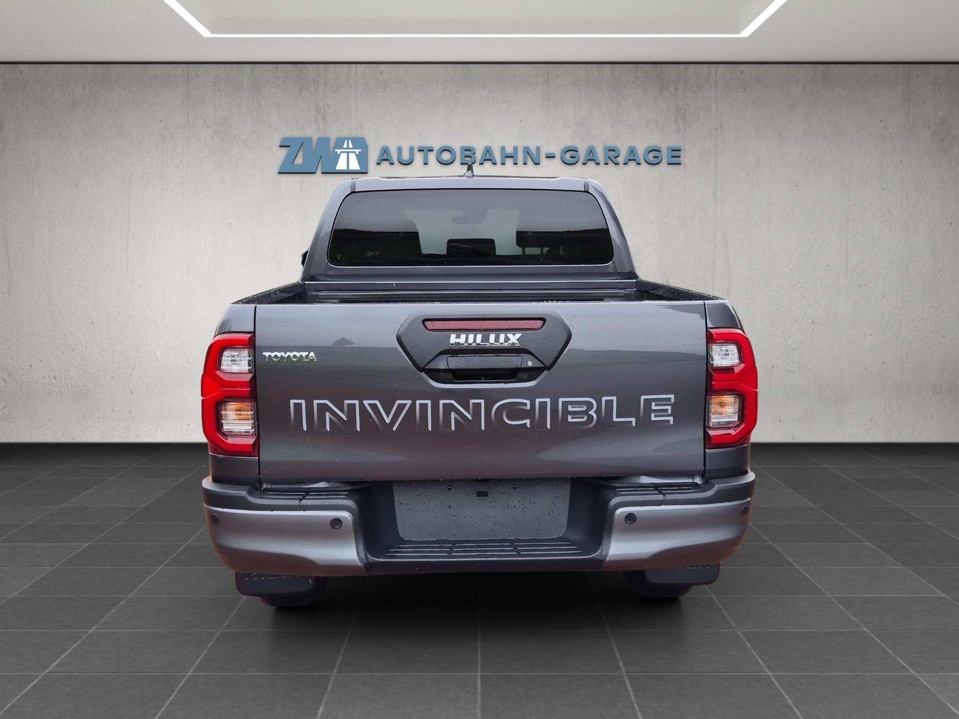 TOYOTA Hilux Double Cab.-Pick-up 2.8 D-4D MHEV 204 Invincible-image-3