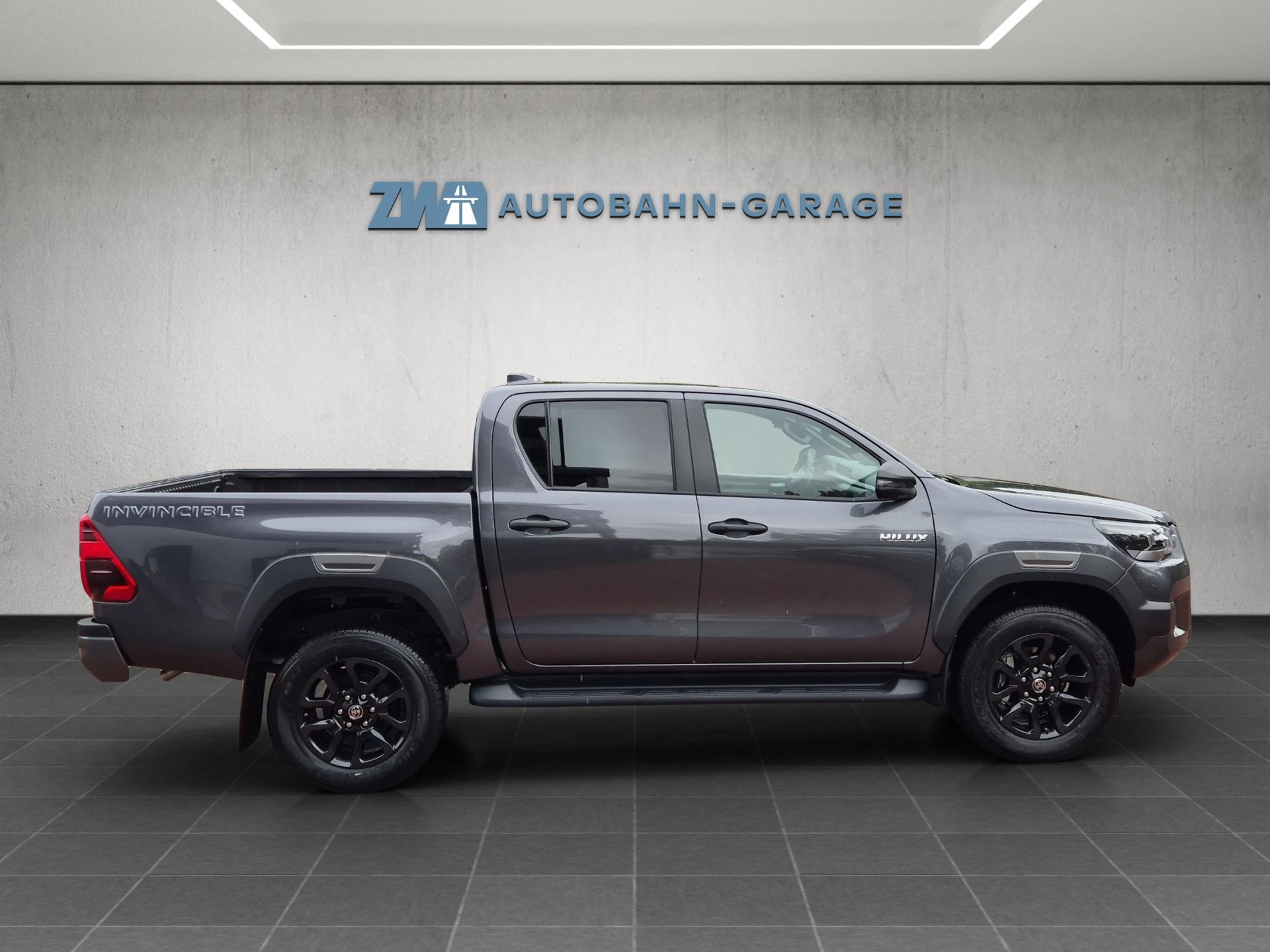 TOYOTA Hilux Double Cab.-Pick-up 2.8 D-4D MHEV 204 Invincible-image-5