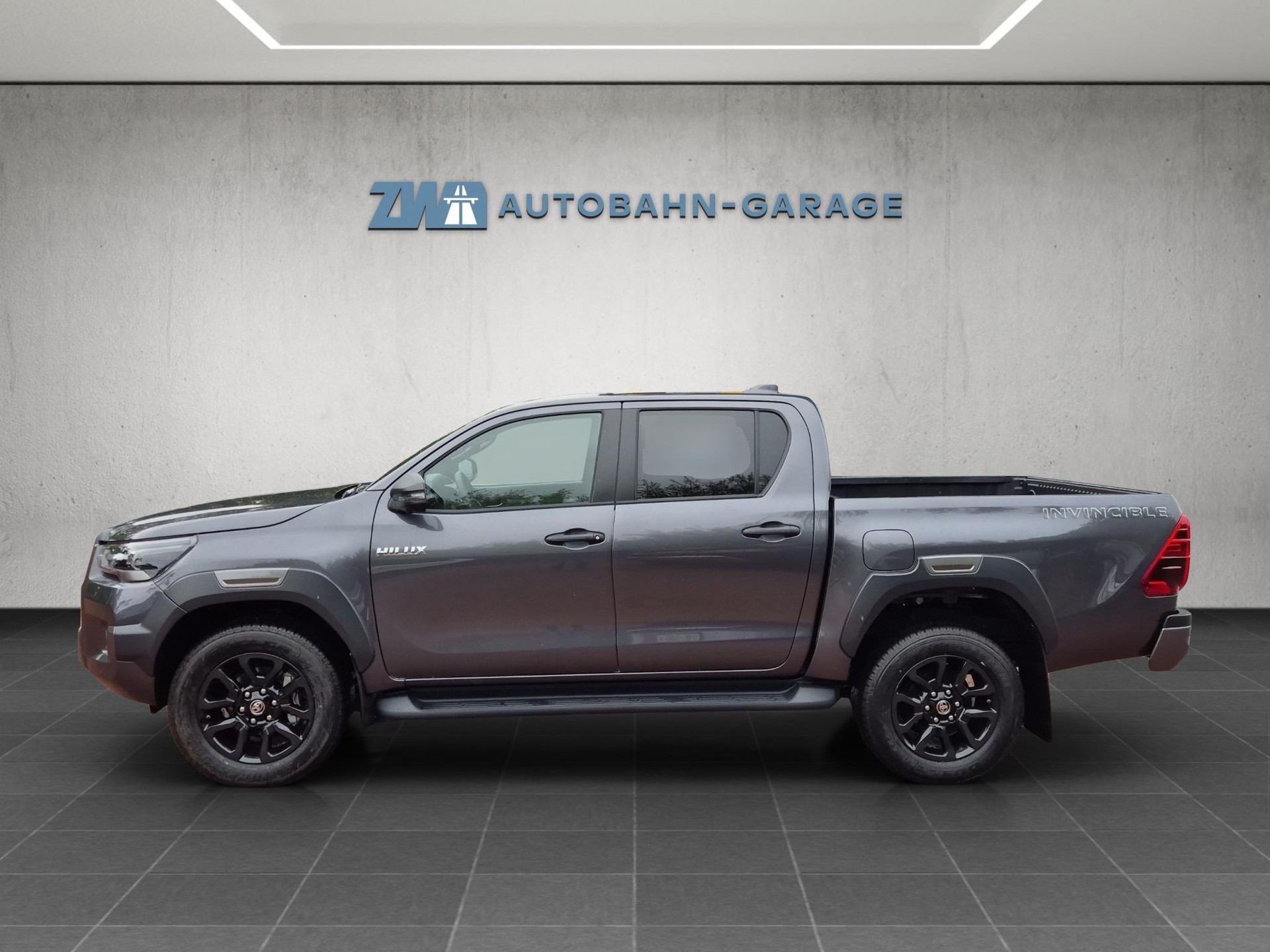 TOYOTA Hilux Double Cab.-Pick-up 2.8 D-4D MHEV 204 Invincible-image-1