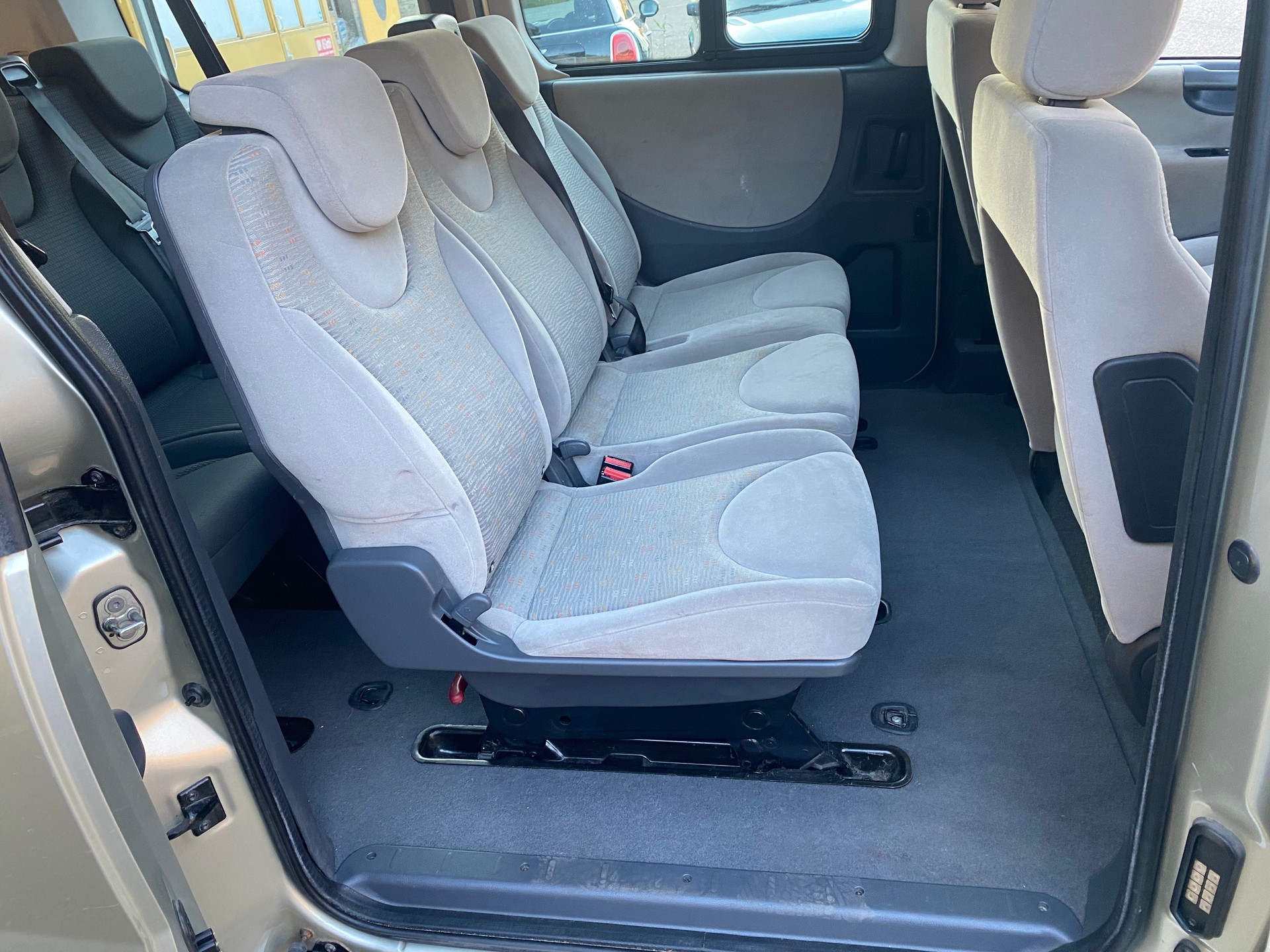 PEUGEOT Expert Tepee 2.0 HDi Confort L1 **Frisch ab MFK**-image-8