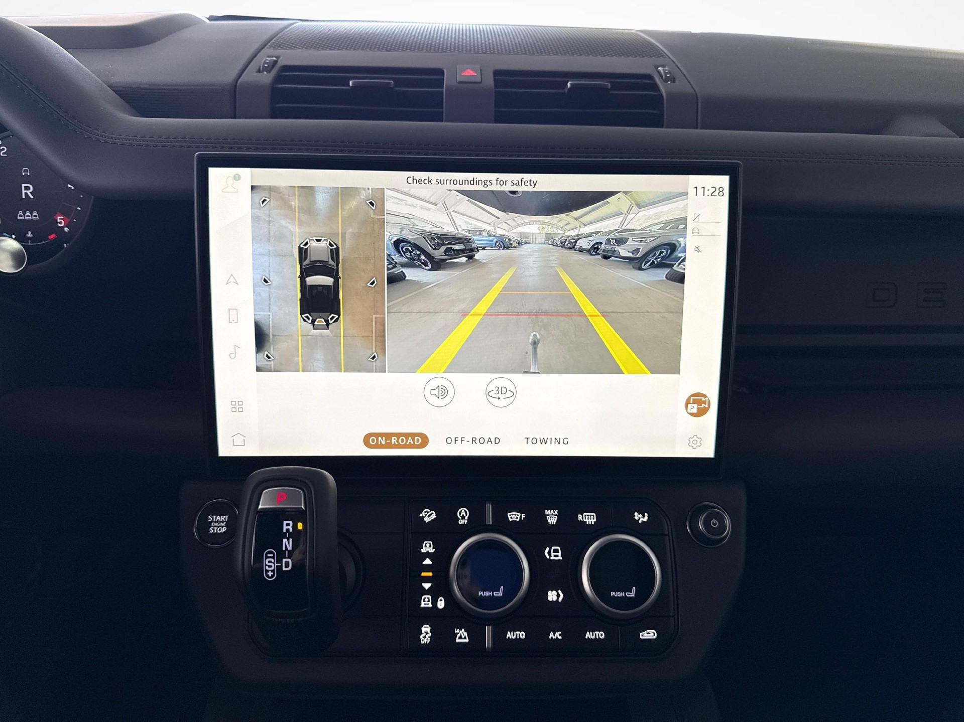 LAND ROVER Defender 90 3.0 D I6 350 X-Dynamic HSE-image-13