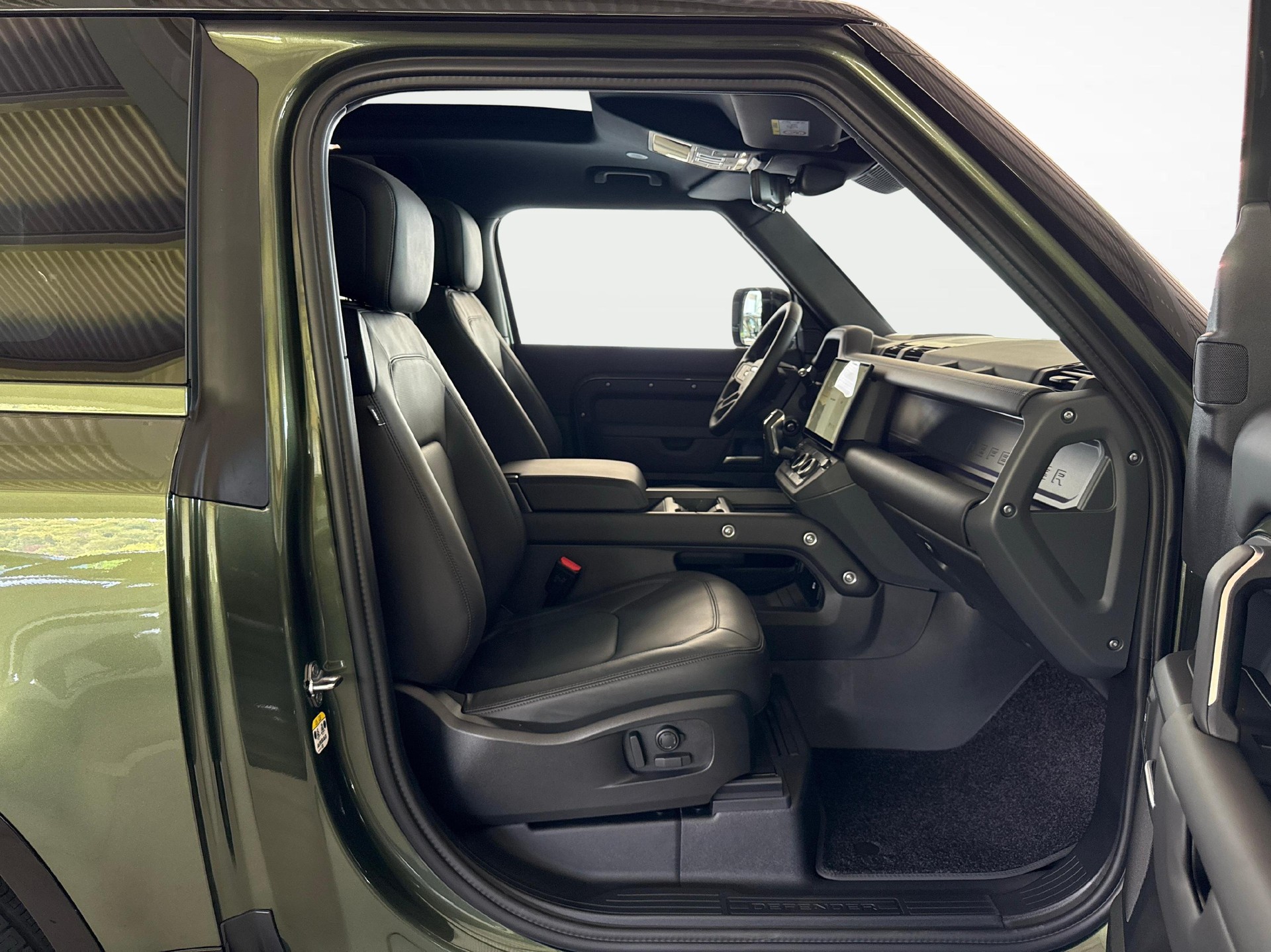 LAND ROVER Defender 90 3.0 D I6 350 X-Dynamic HSE-image-9