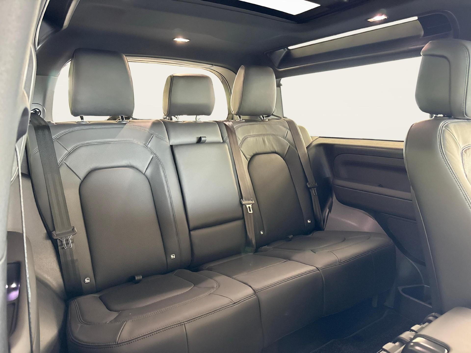 LAND ROVER Defender 90 3.0 D I6 350 X-Dynamic HSE-image-10