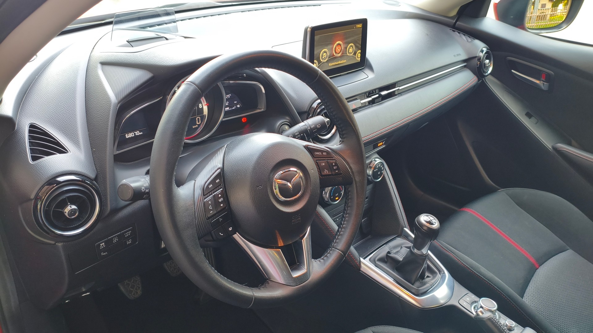 MAZDA 2 1.5i 16V Skyactiv-G Revolution-image-7