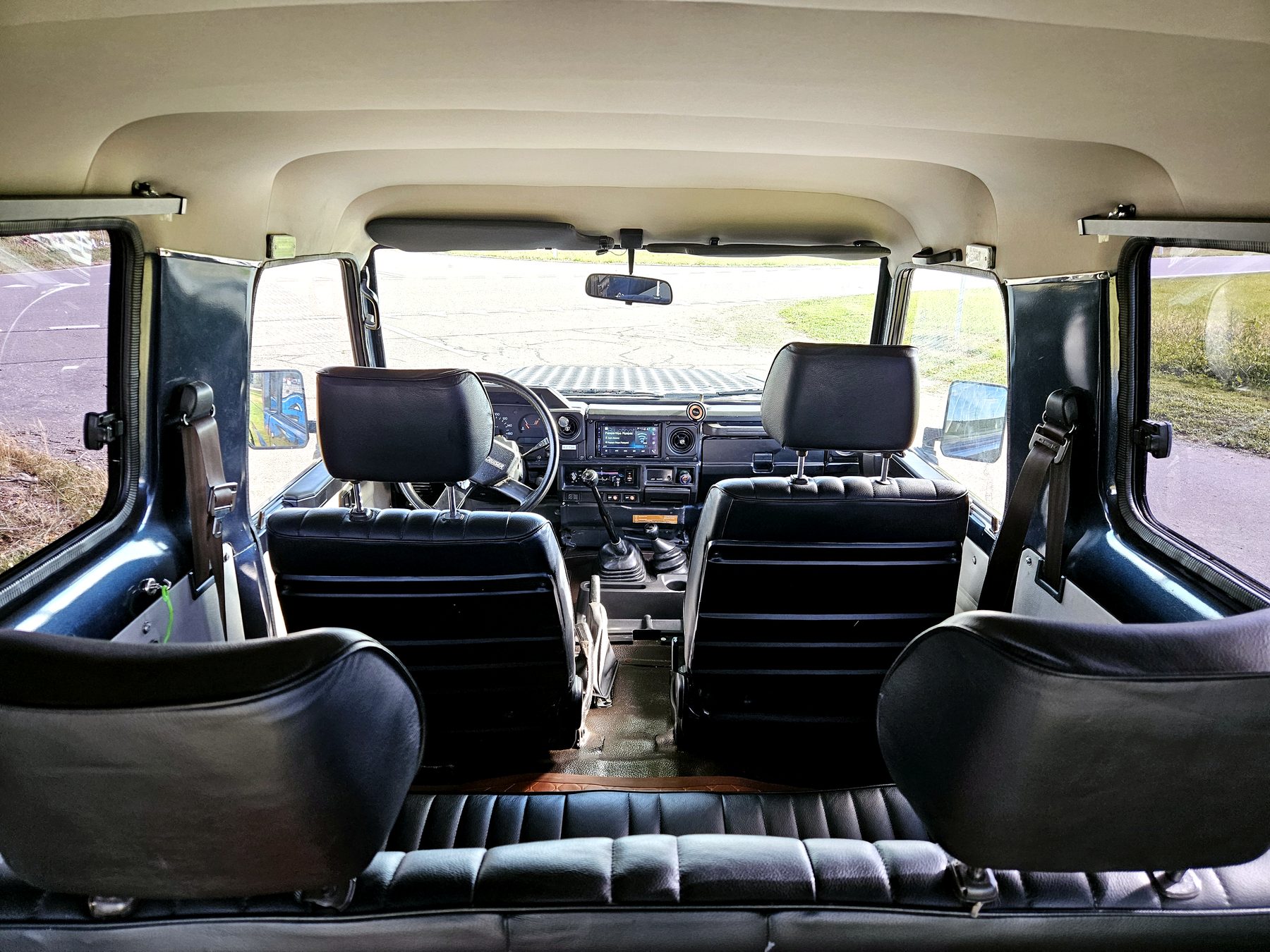 TOYOTA J7 BJ75 Troop Carrier Bushtaxi-image-7