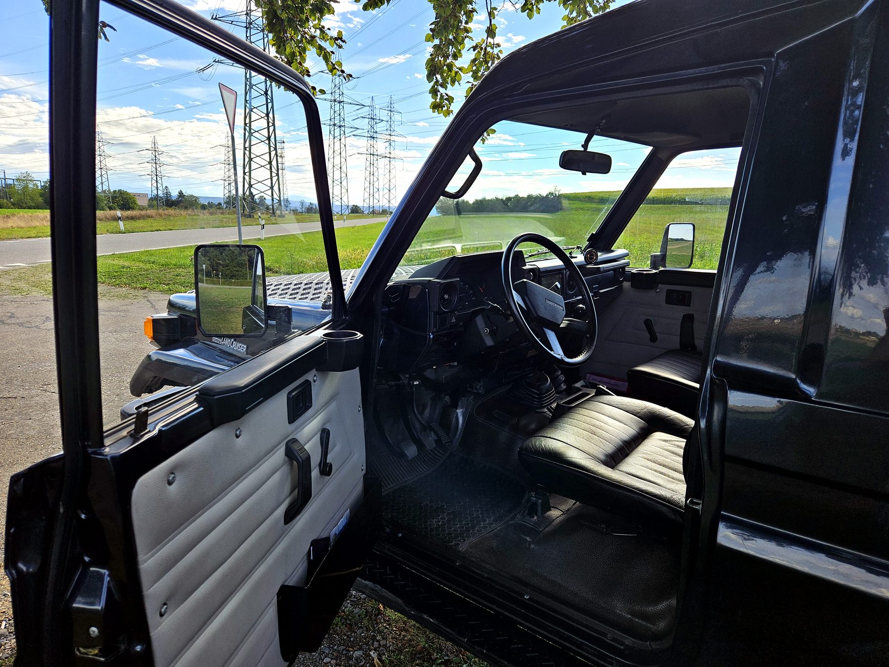 TOYOTA J7 BJ75 Troop Carrier Bushtaxi-image-10